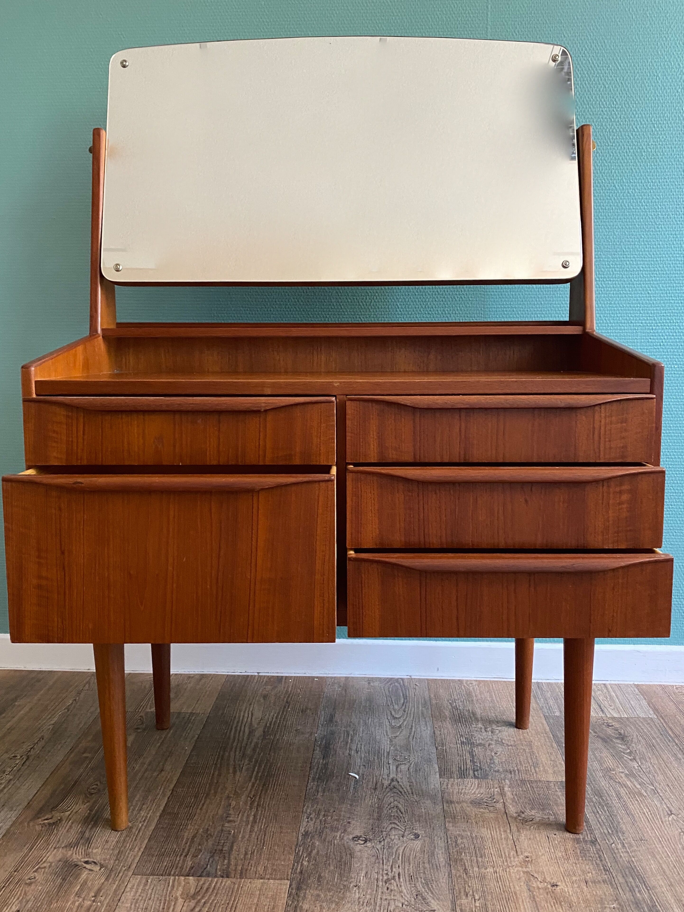 Coiffeuse en teck à miroir pivotant travail scandinave