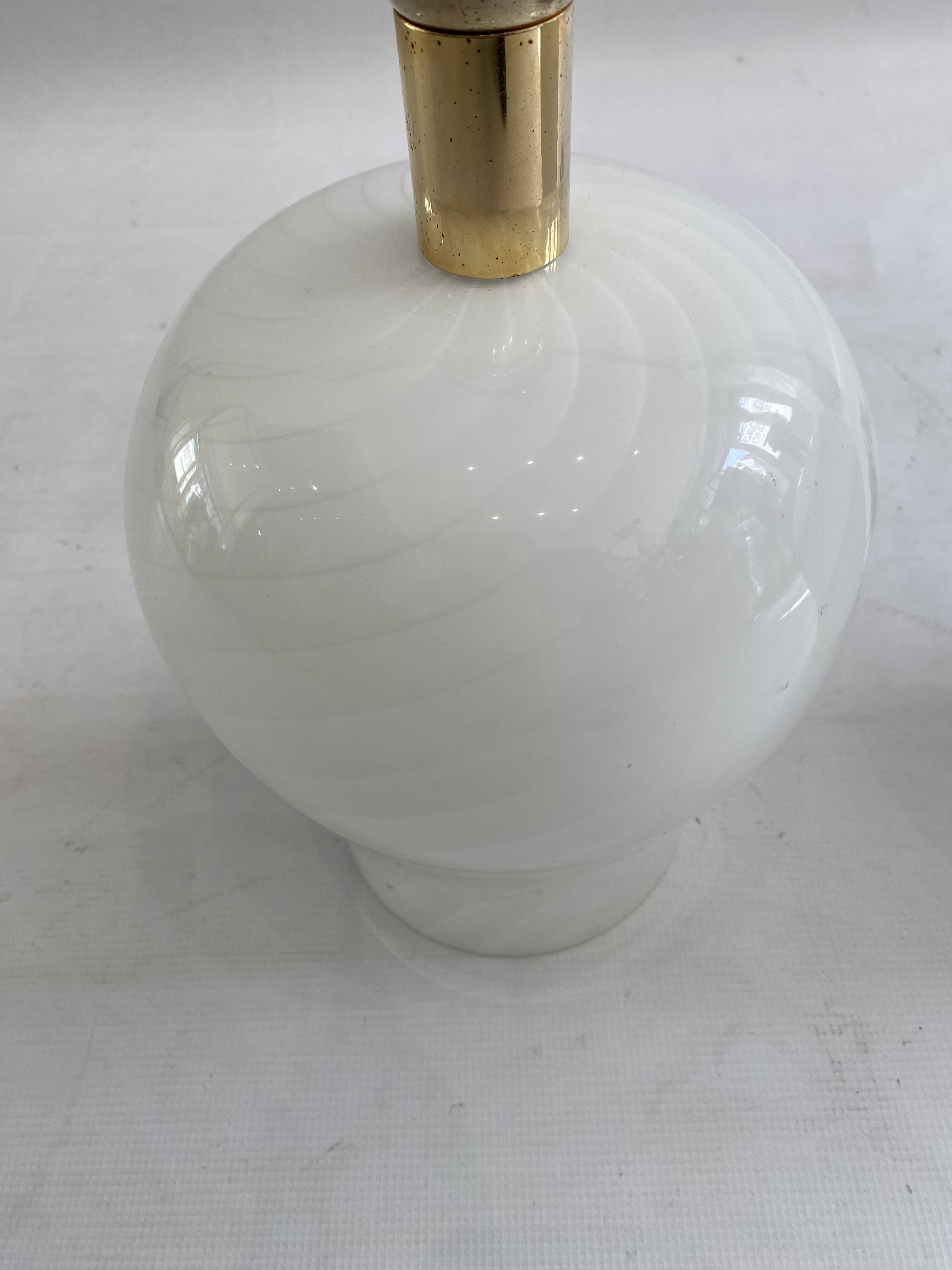 White Swirl Murano Glass Table Lamps 1970s Hollywood Regency Minimalism bed