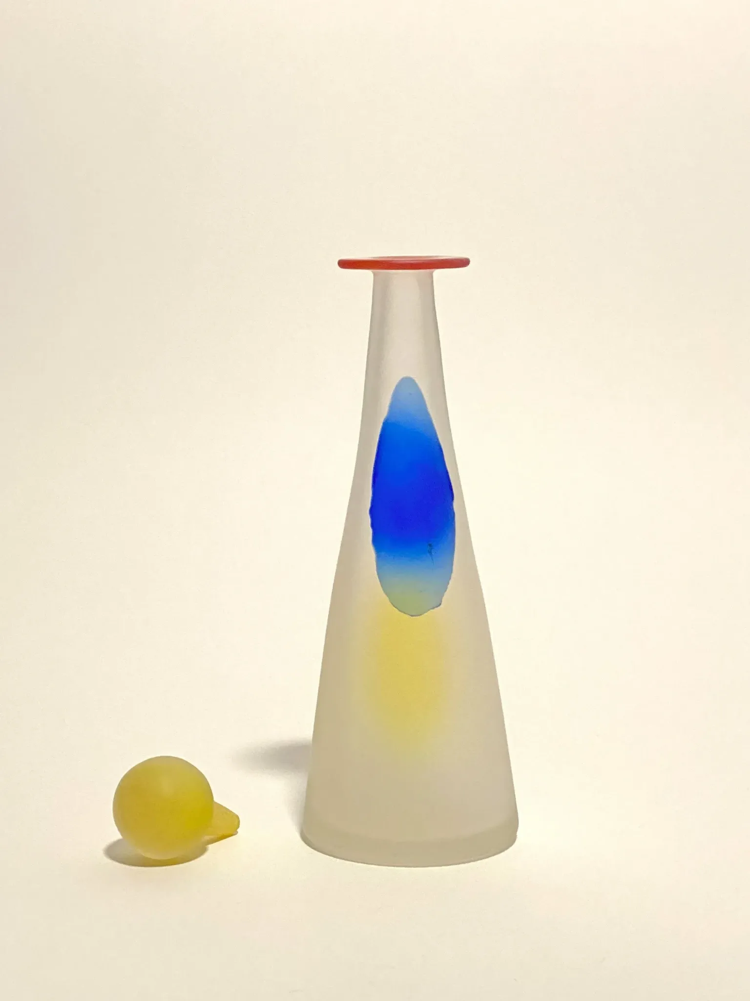 Carafe à motifs géométriques
