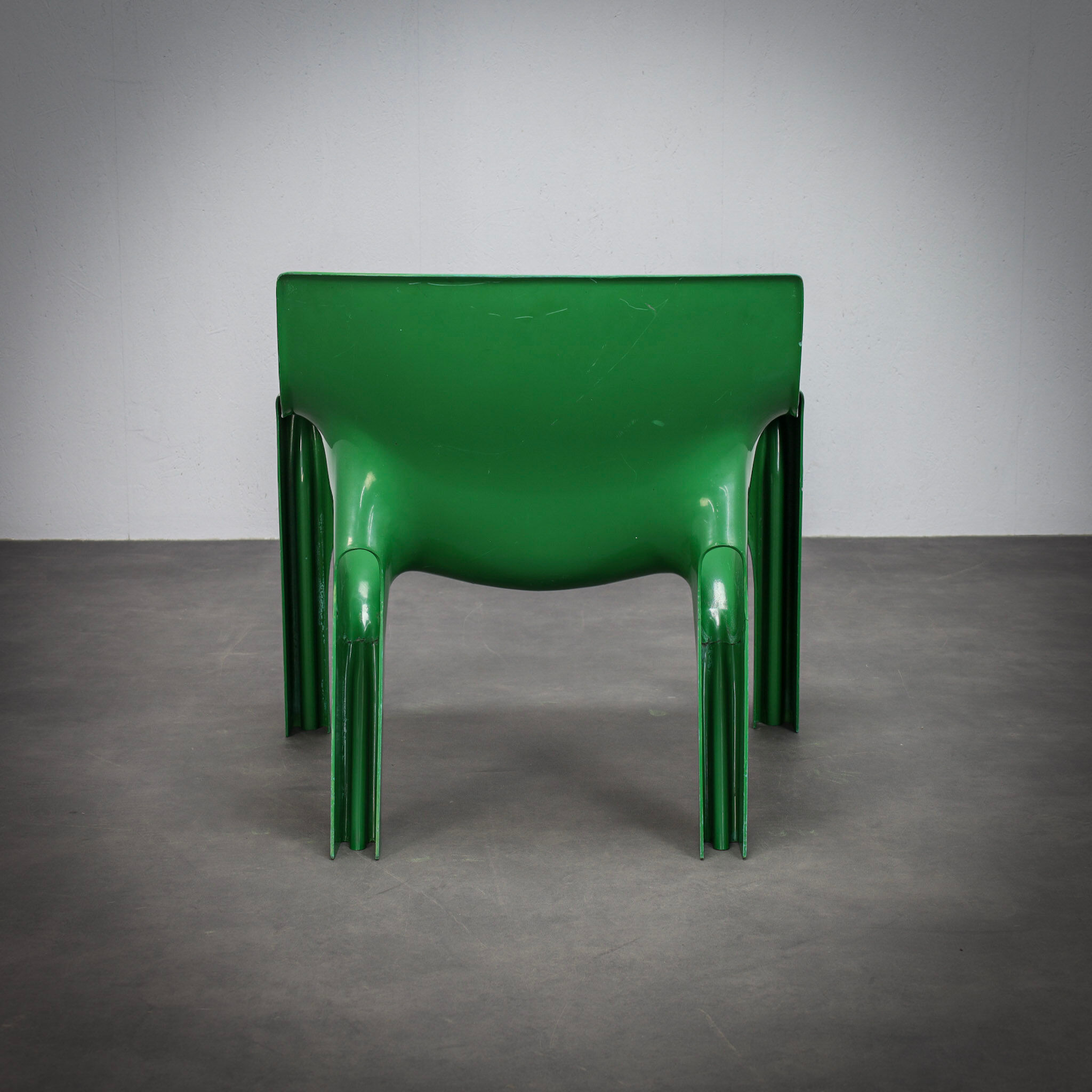 Pair of Vicario armchairs by Vico Magistretti for Artemide, Italy, 1970s.