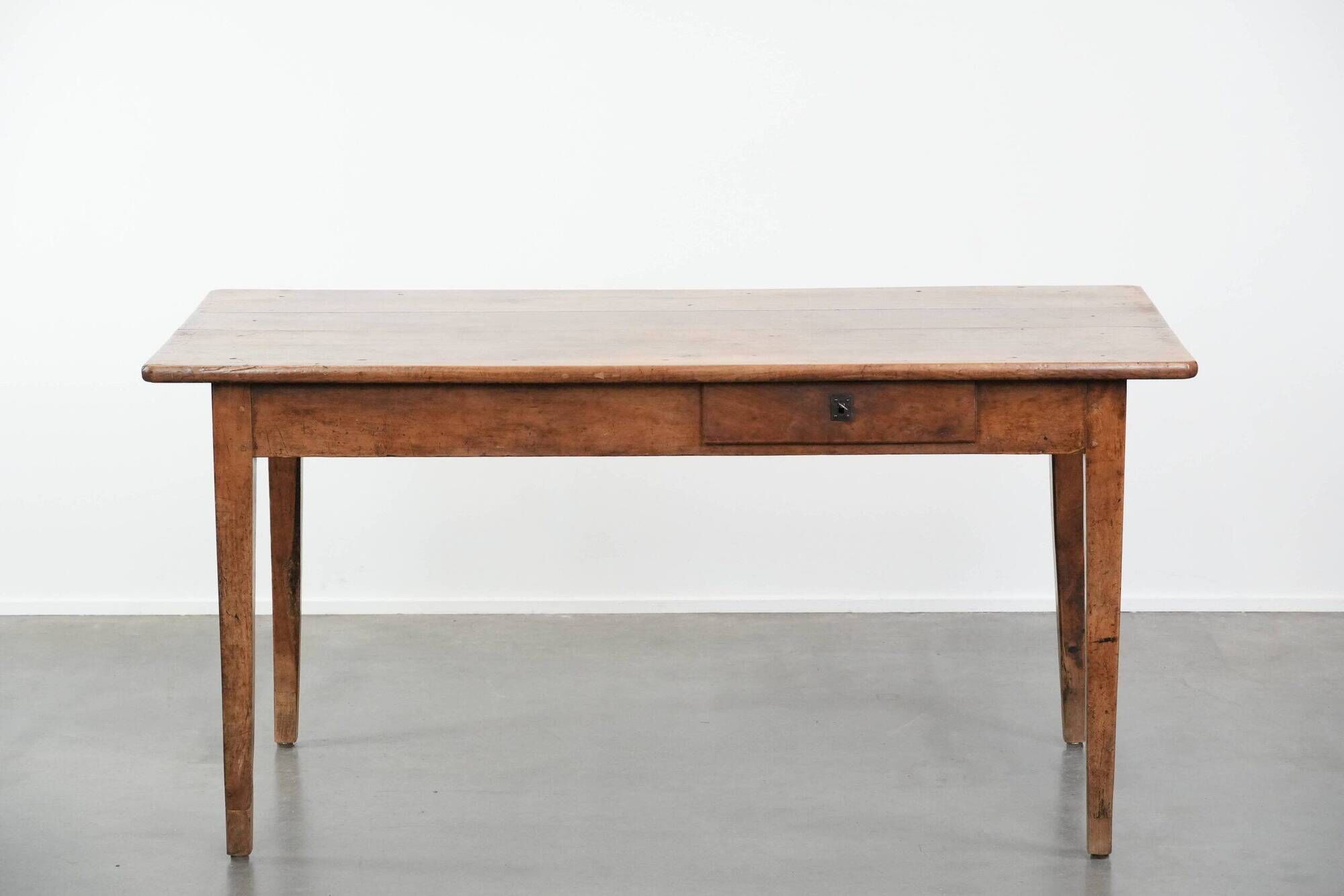 French dining table made of fruitwood from the early 19th century