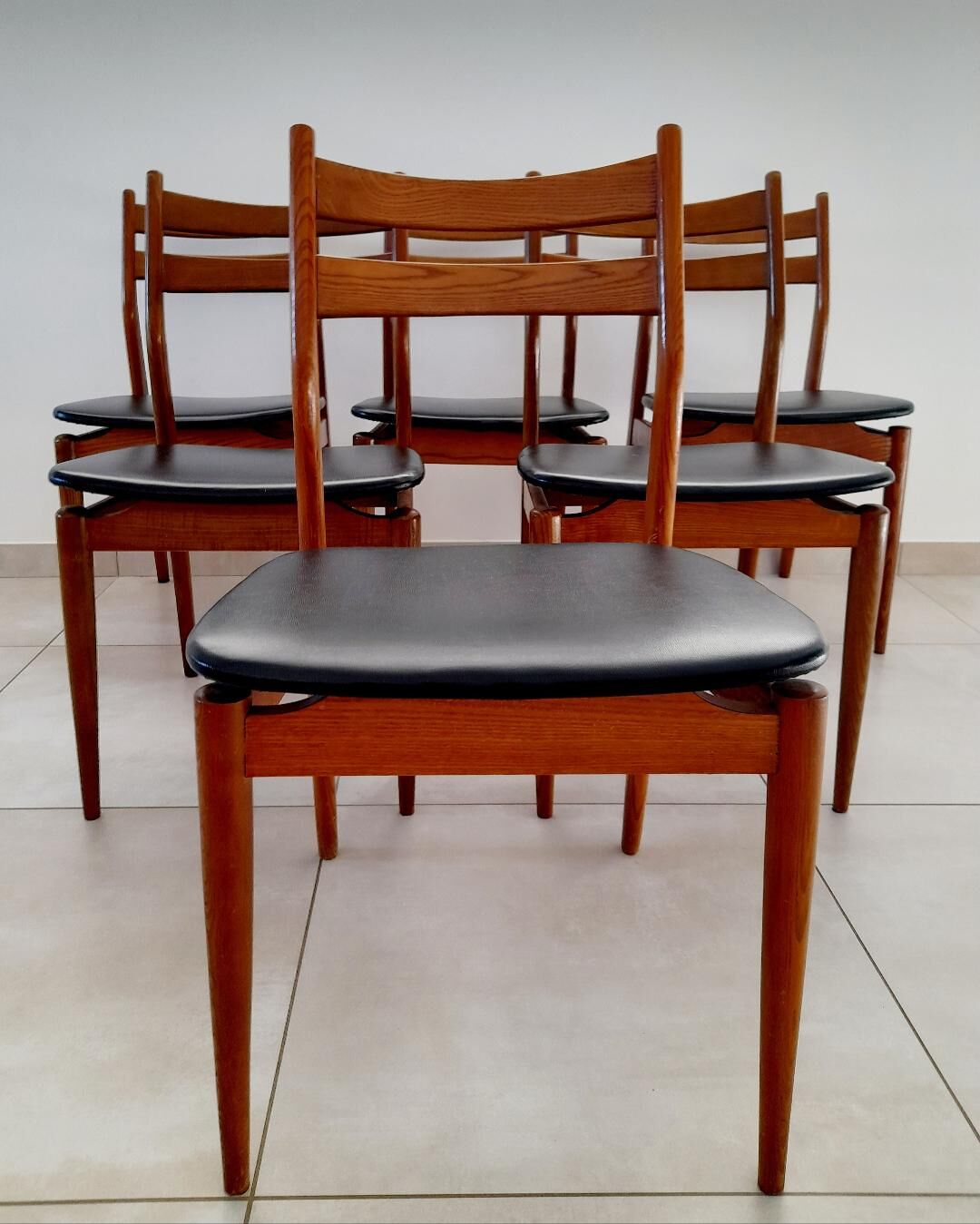 Suite of 6 chairs in beech and black skai