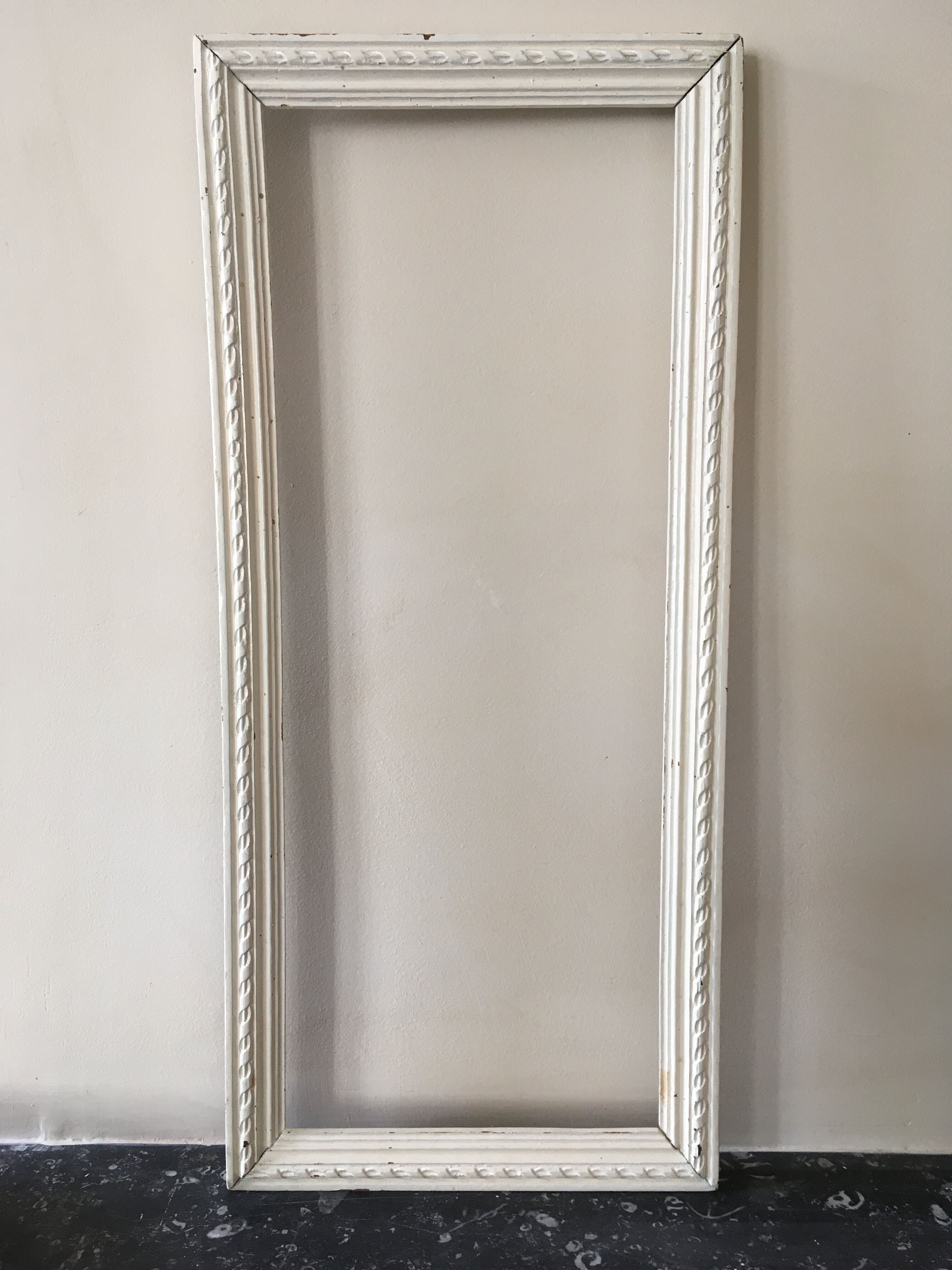 Set of 2 wooden frames of white color