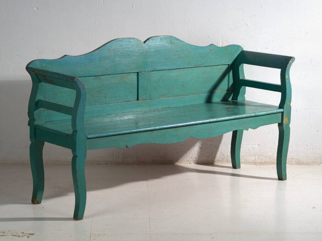 Banc ancien peint vert en bois de pin – Europe centrale, vers 1910