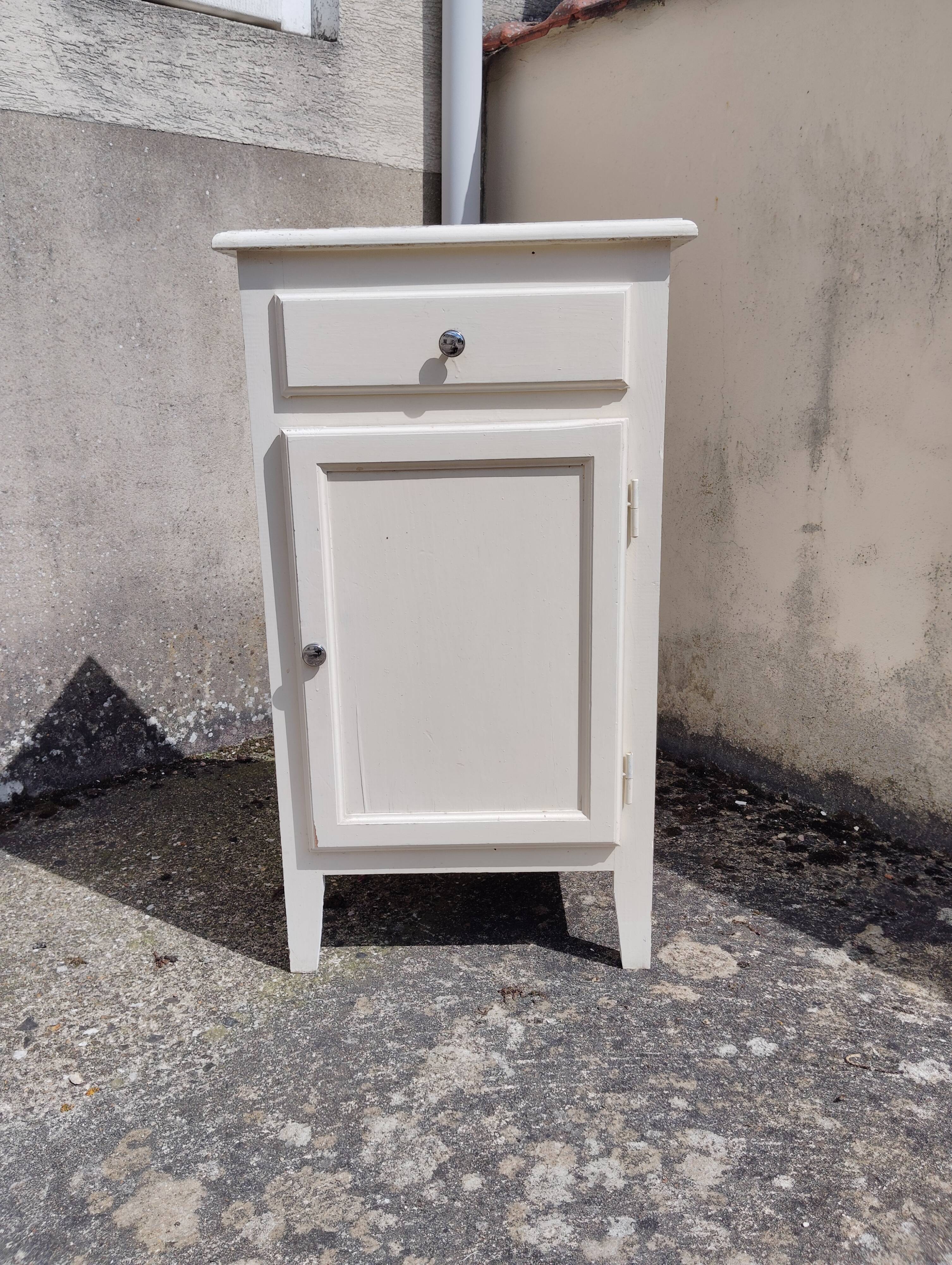 Small Parisian buffet/jam maker