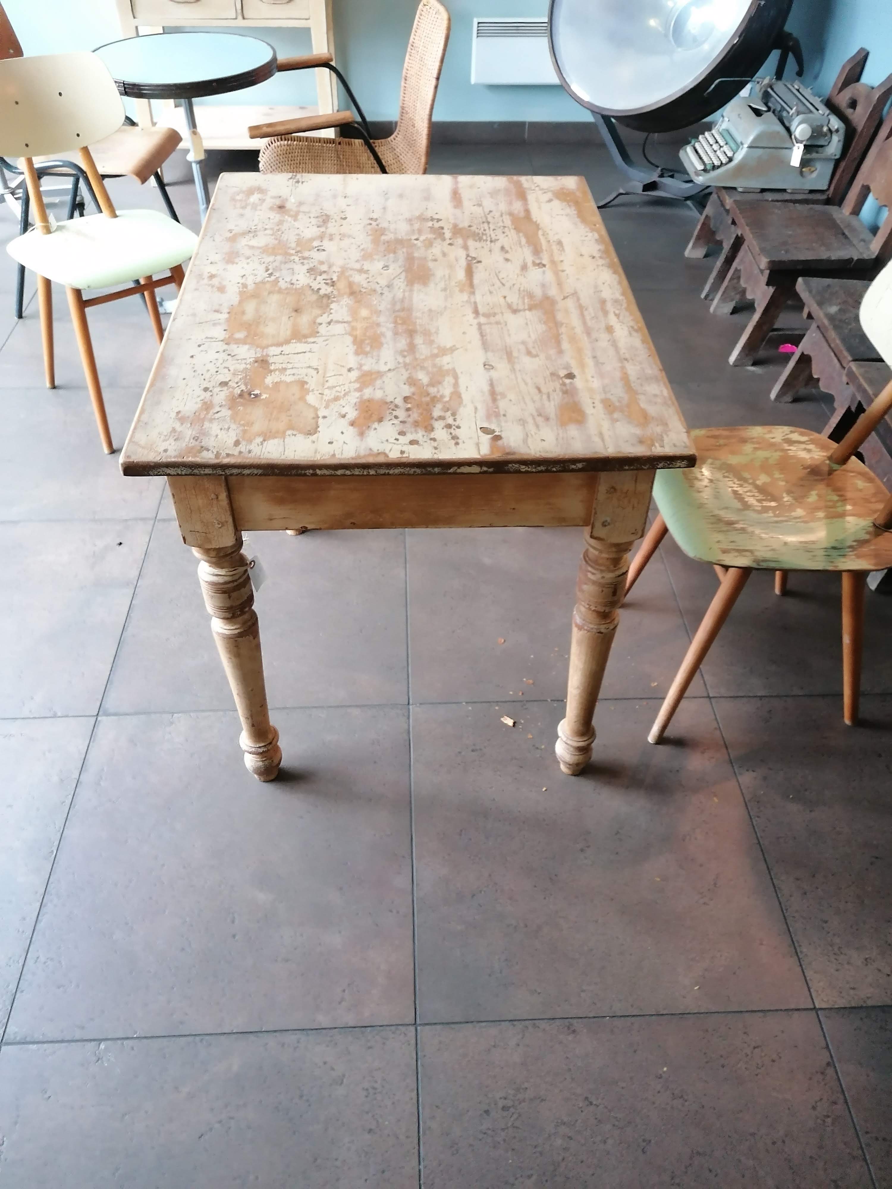 wooden dining table, vintage, turned legs, firm table style