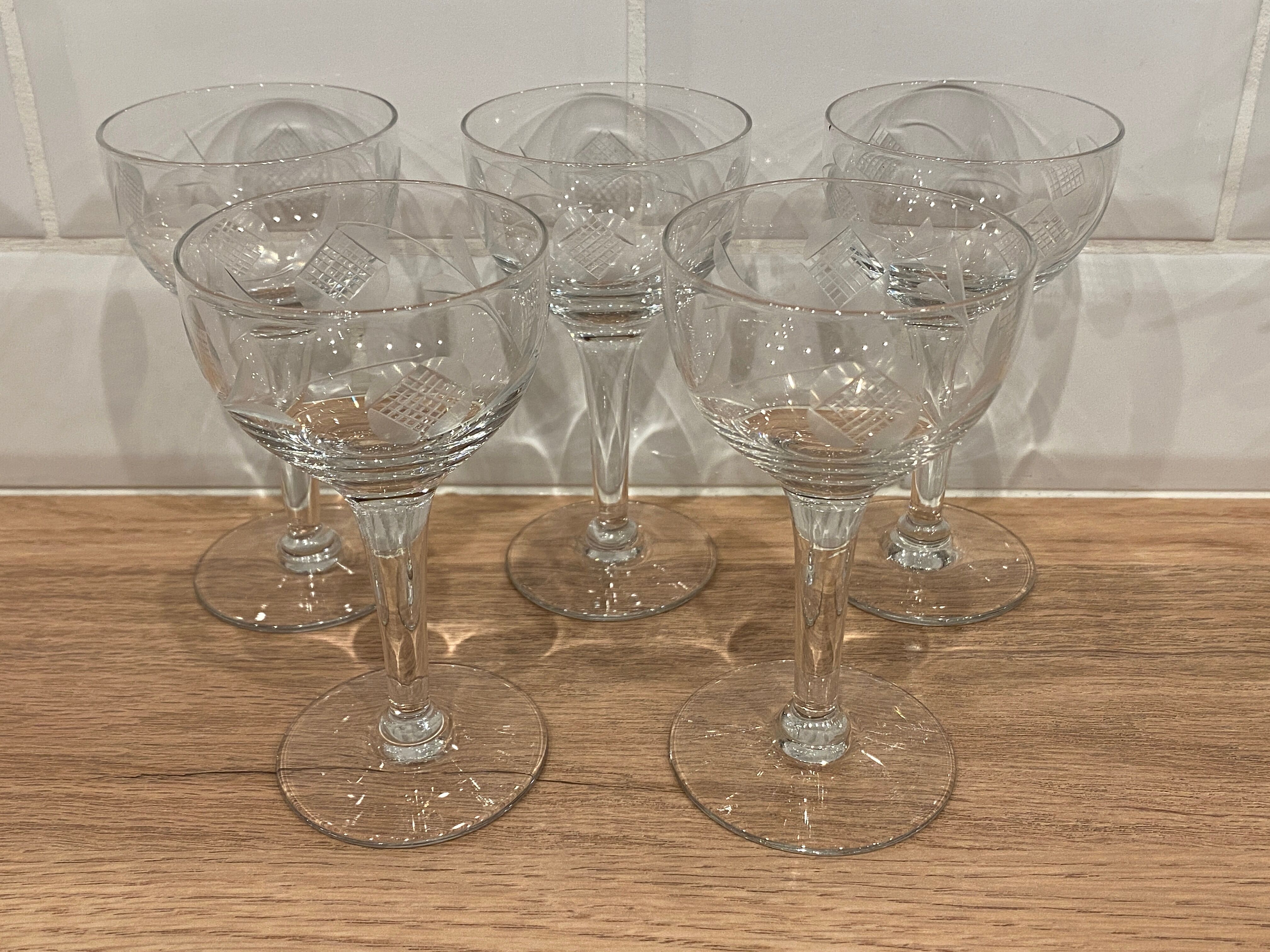 Set of 5 engraved glasses