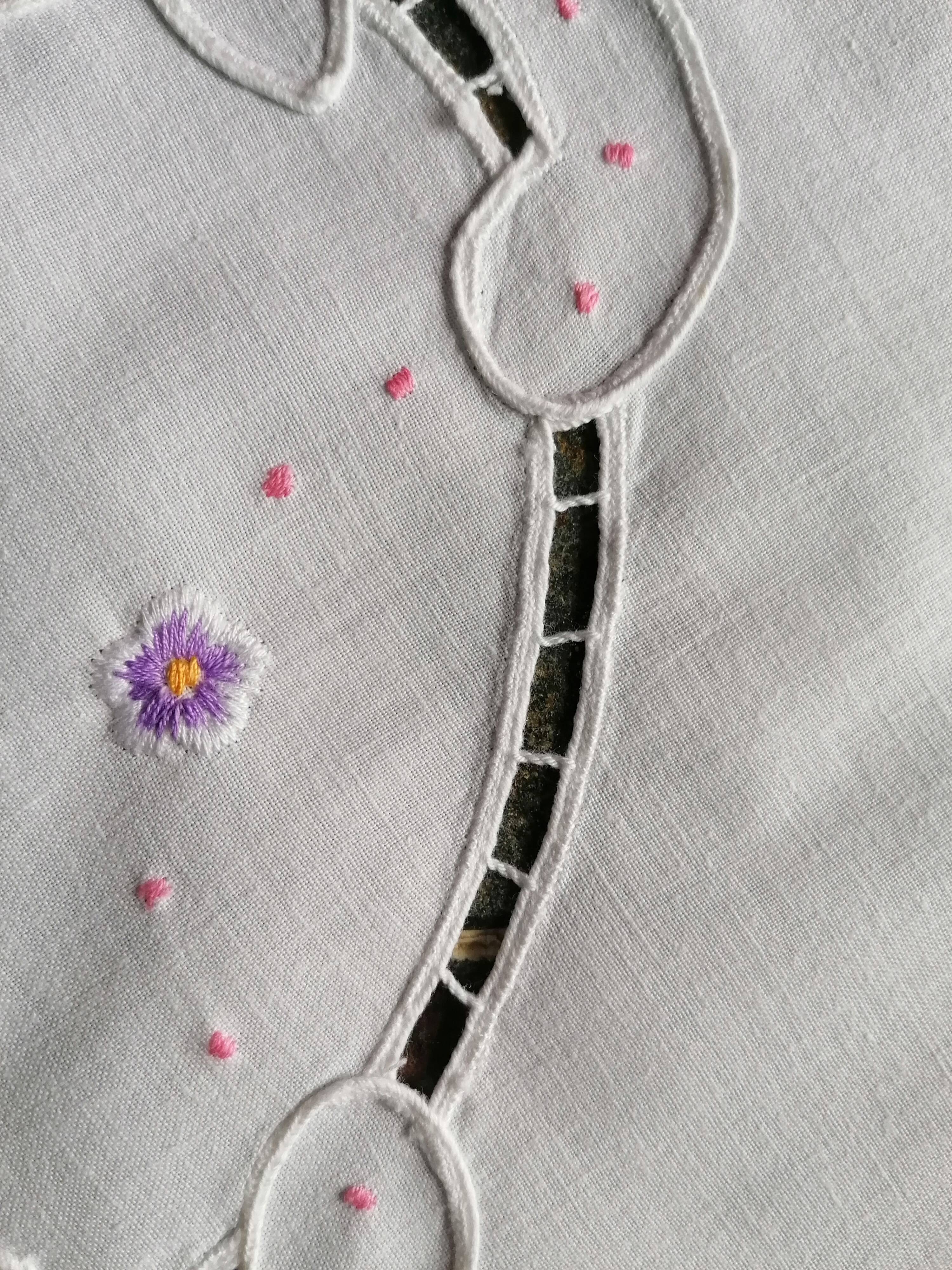 Embroidered tea tablecloth 80x80 cm