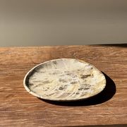 Petit vide poche ou plat en bois pétrifié blanc quadrillé brun D25-20,5