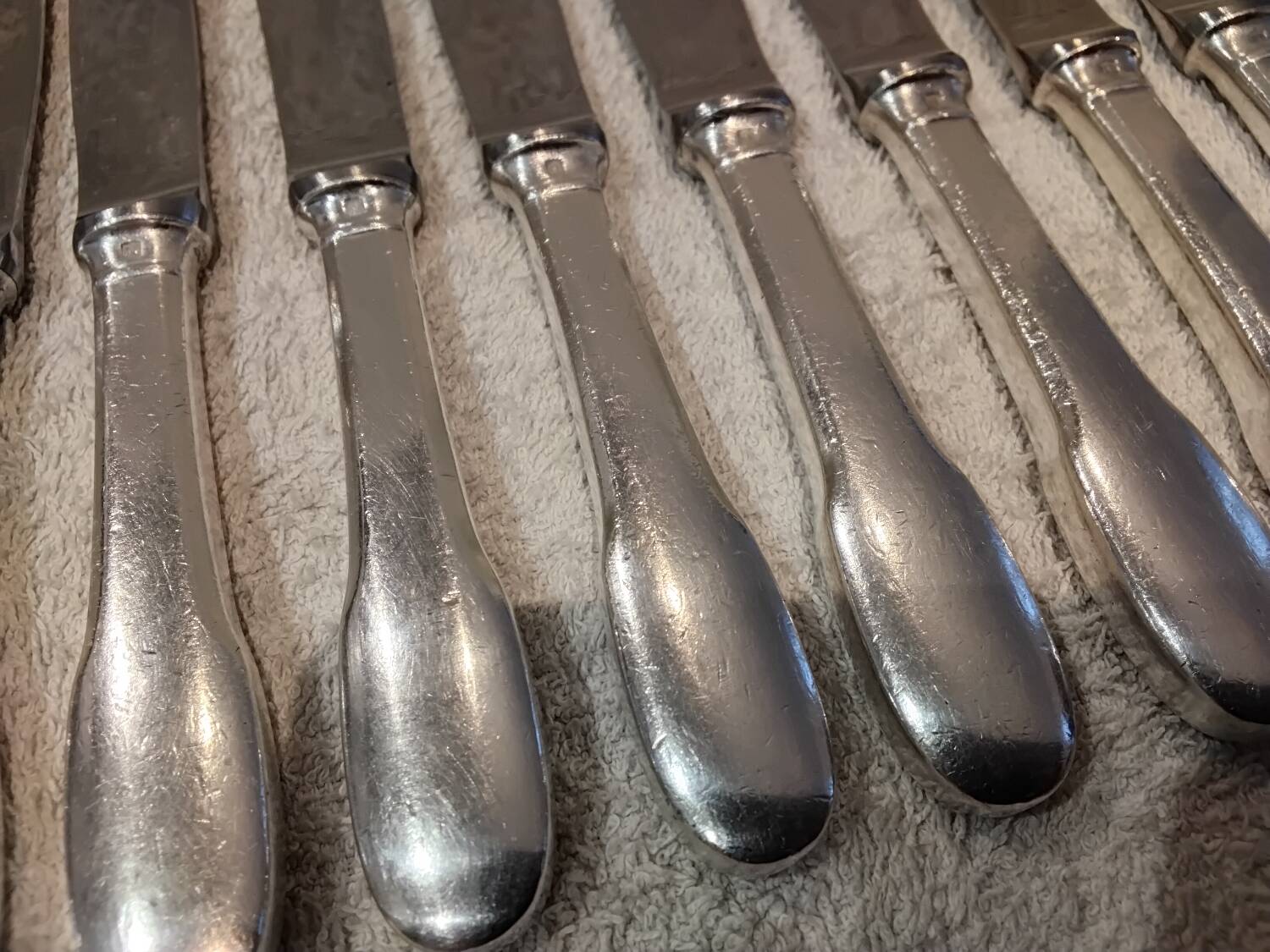 12 silver-plated dessert knives by Christofle Cluny with stripes