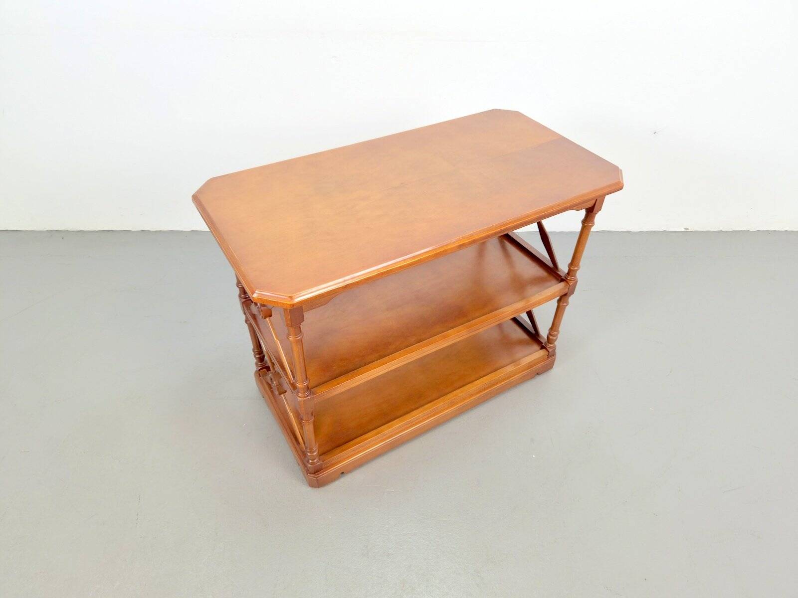 Victorian 3-Tier Bookshelf from López Morton, 1980