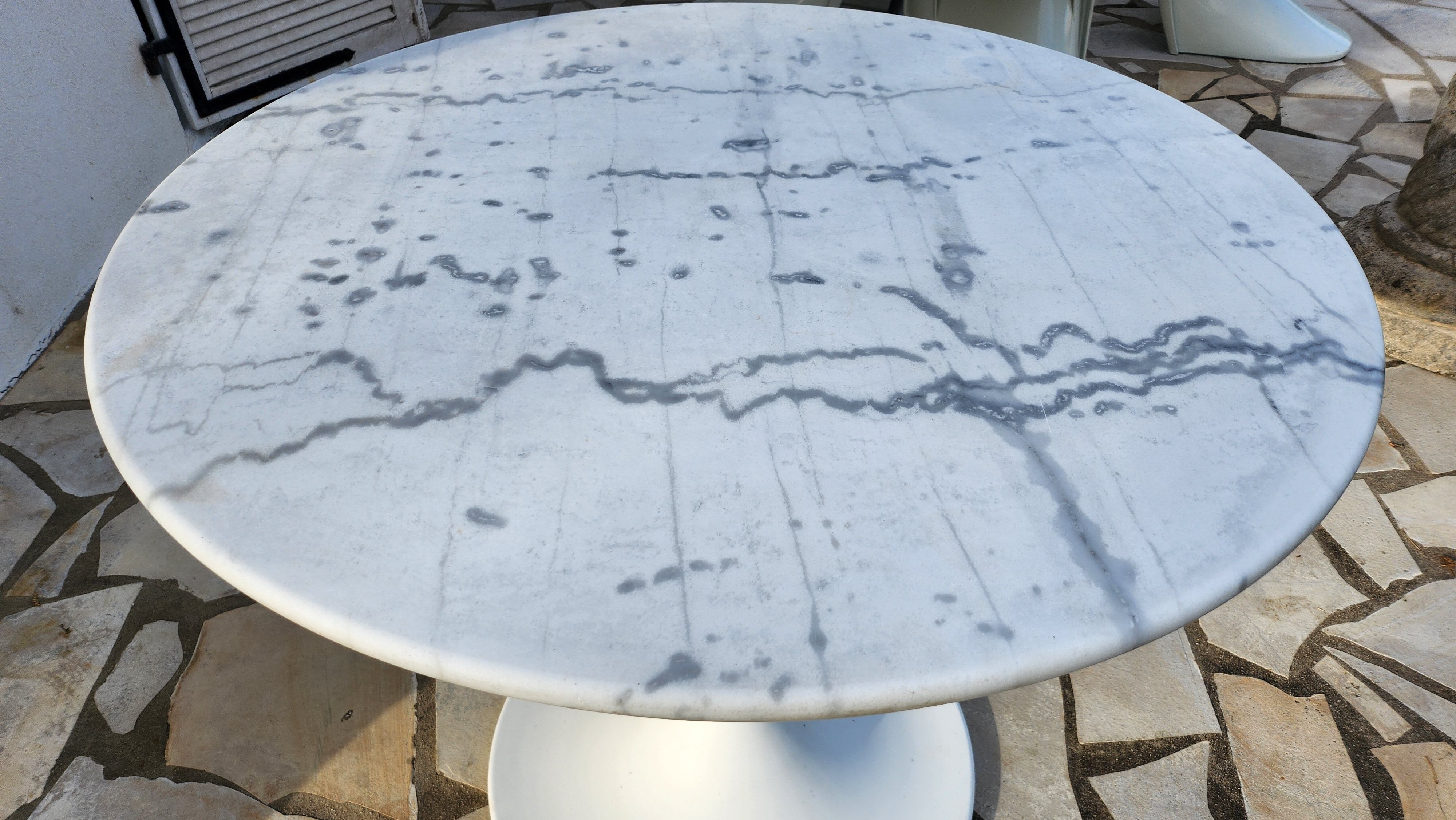 Tulip table Carrara marble 1970