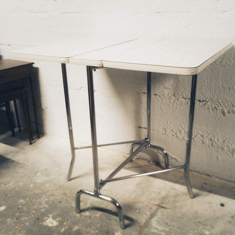 Folding table in Formica