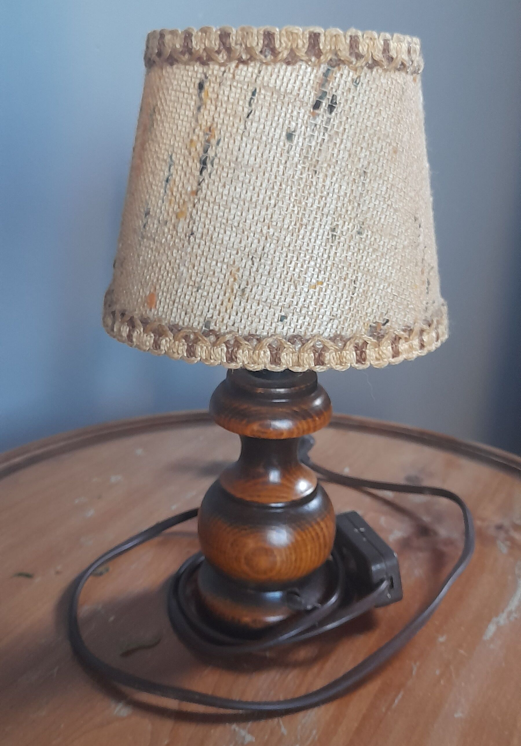 Bedside lamp wooden foot, clip jute lampshade, seventies