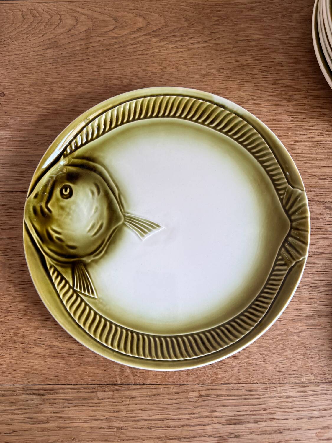 Green fish plates