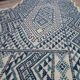 Tapis kilim bleu et blanc fait main 155 x 75 cm