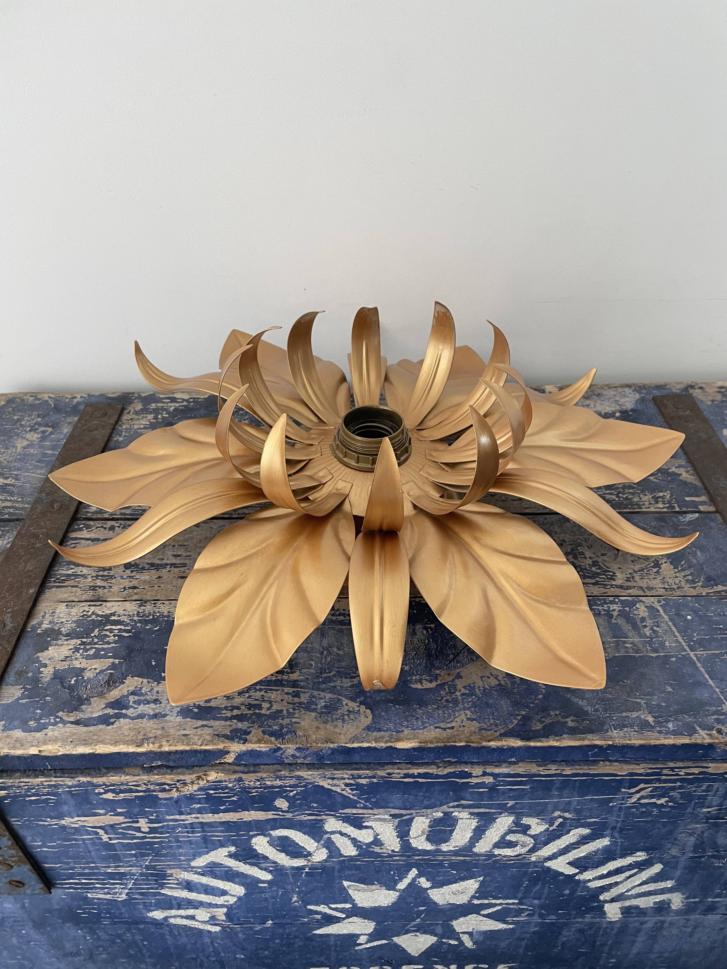 Flowers wall lamp and electrified golden leaf to nine