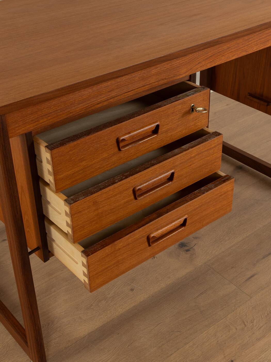 Bureau des années 1960, vintage