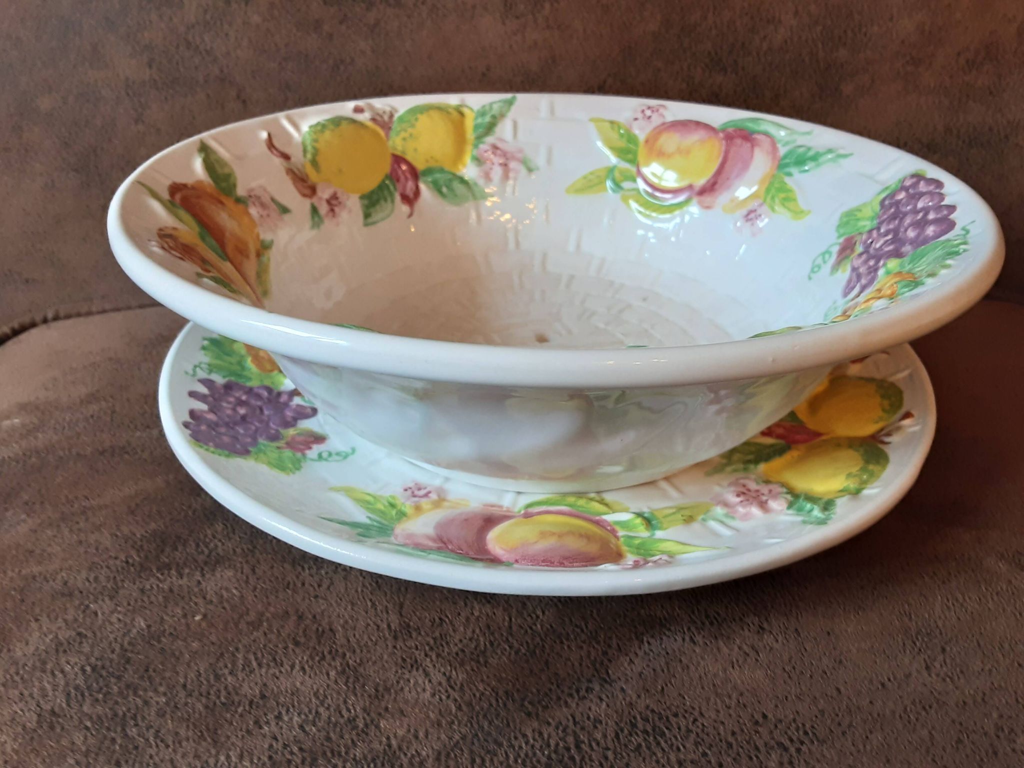 Drainer and its slippery-style plate