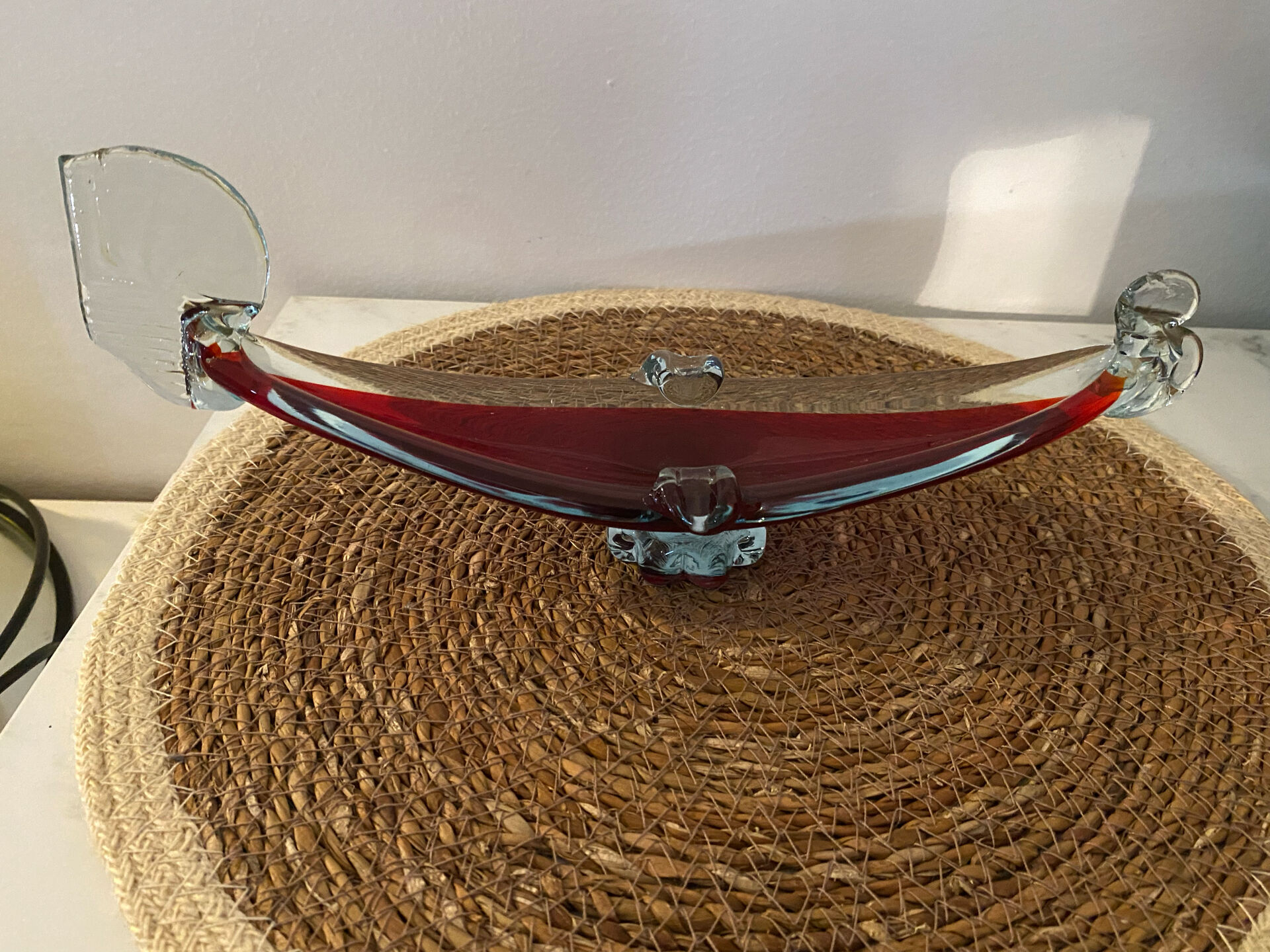 Centre de table gondole en verre Murano sommerso – Rouge rubis & crist