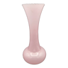 Vase rose en opaline col dentelé