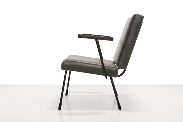 Fauteuil moderniste néerlandais Gispen 1401 de Wim Rietveld en cuir vert