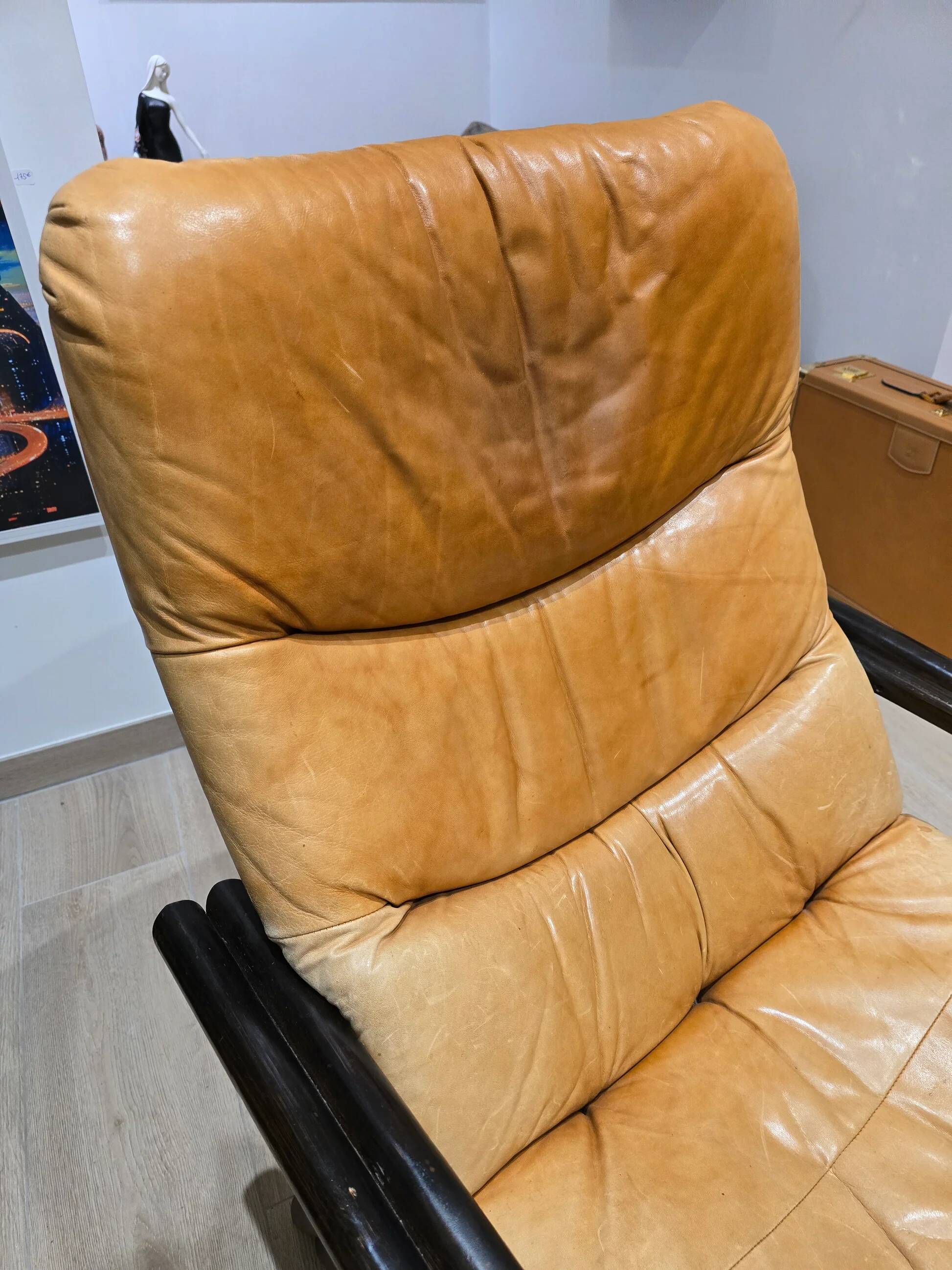 Vintage camel leather lounge chair with ottoman – wooden frame – 1970s