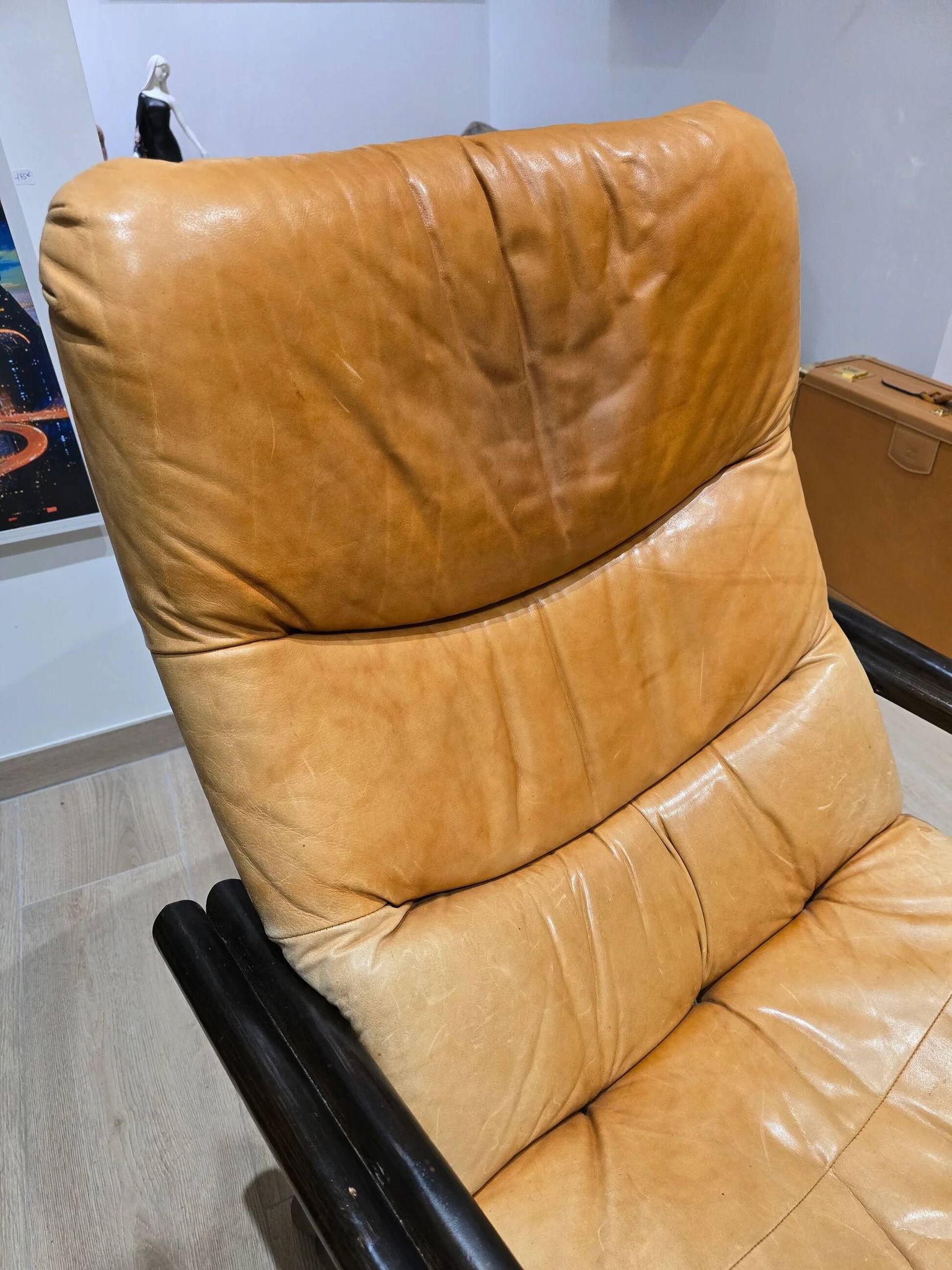 Vintage camel leather lounge chair with ottoman – wooden frame – 1970s