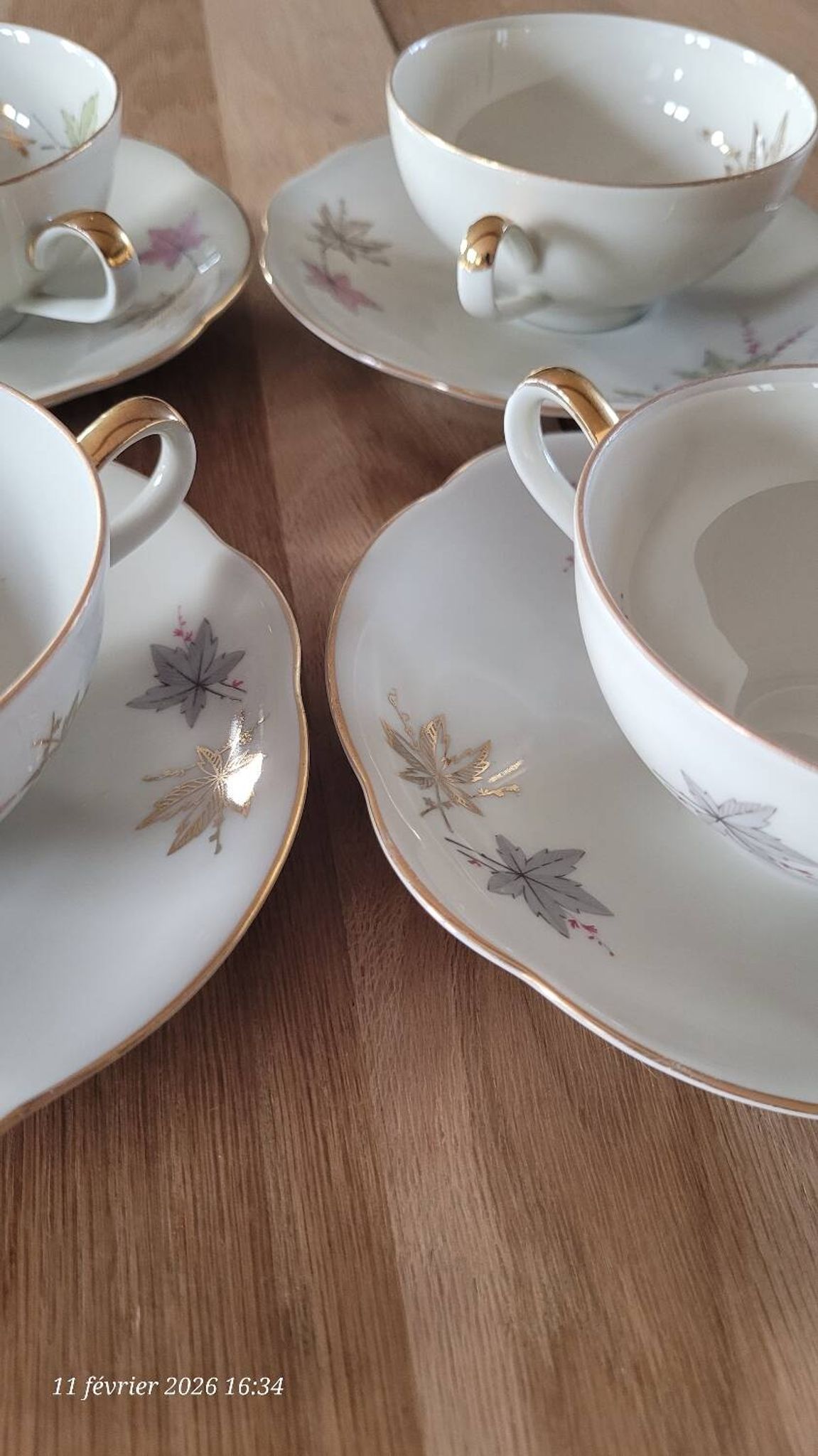 4 cups and saucers made of fine porcelain from Bavaria.