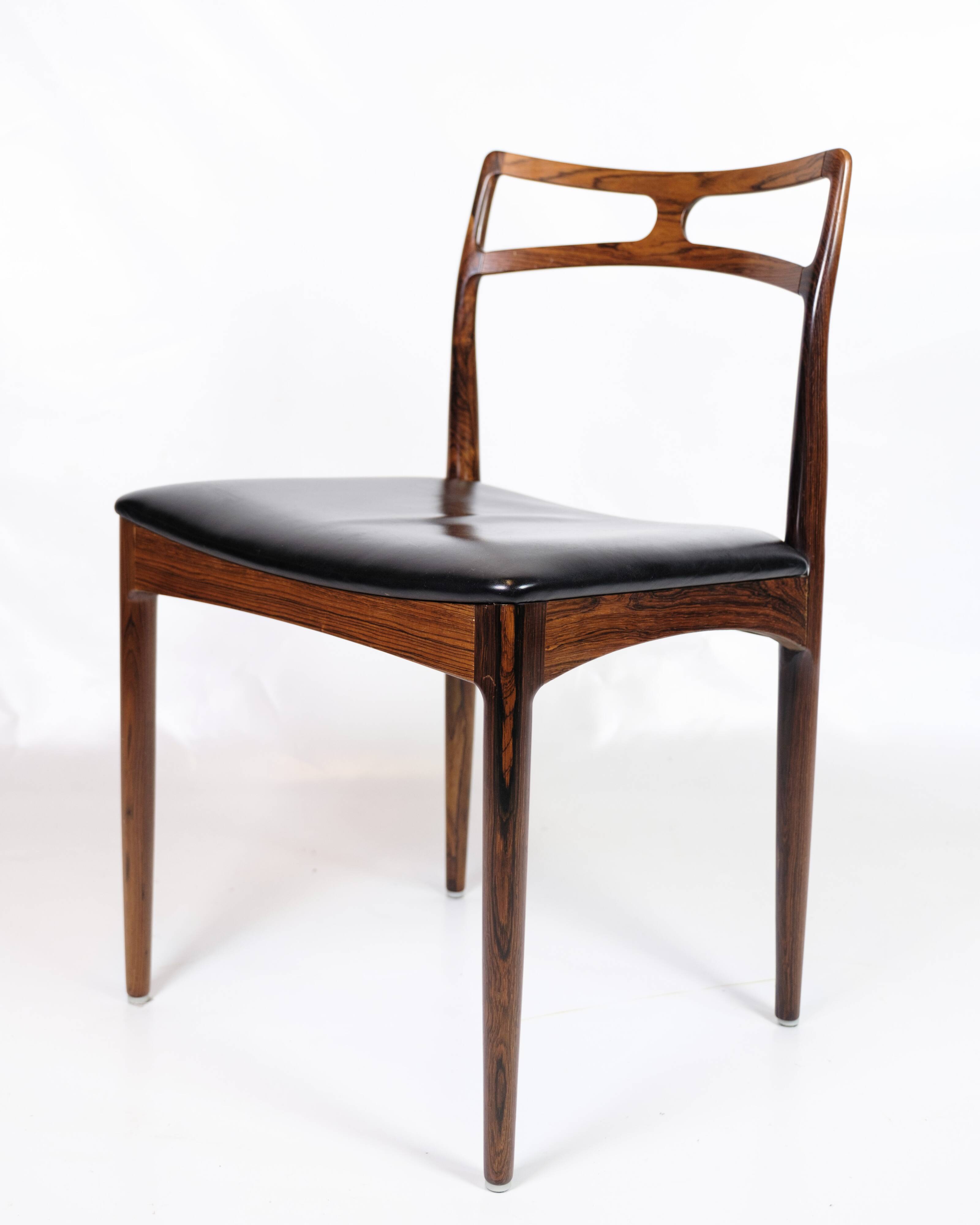Set of 6 Dining Chairs Model 94 Made In Rosewood With Black Leather Seat By Johannes Andersen