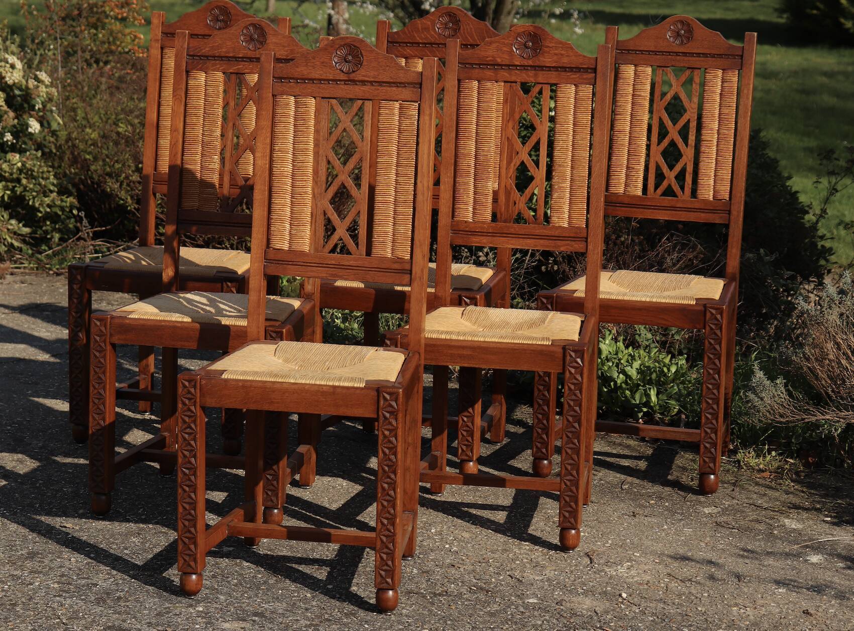 Lot 6 chaises vintage en bois paillées et sculptés