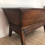 Coffre sur pied / maie en bois