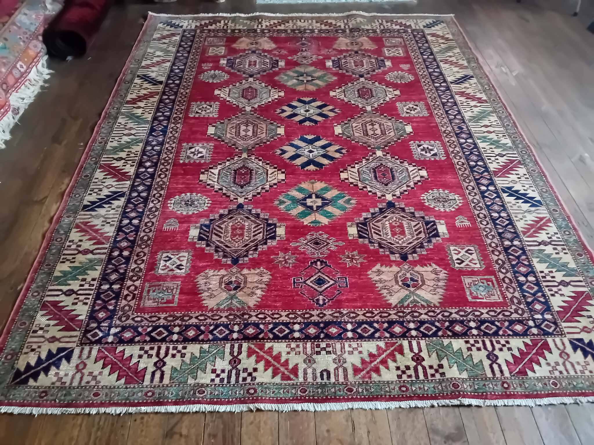 Handmade Pakistani Kazak rug 284x224cm