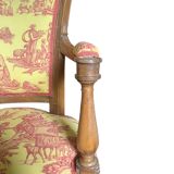 Fauteuil cabriolet style Louis XVI en toile de Jouy jaune et rouge, France