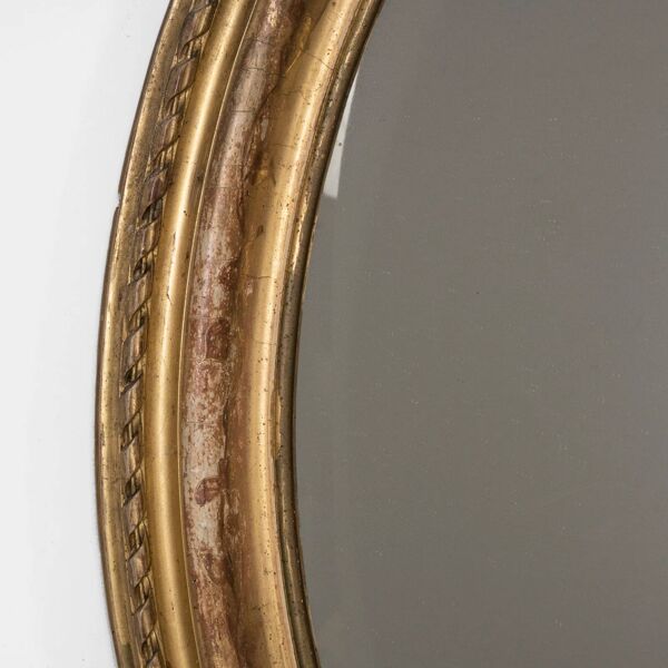 Miroir ovale français ancien du XIXe siècle en feuille d'or avec crête