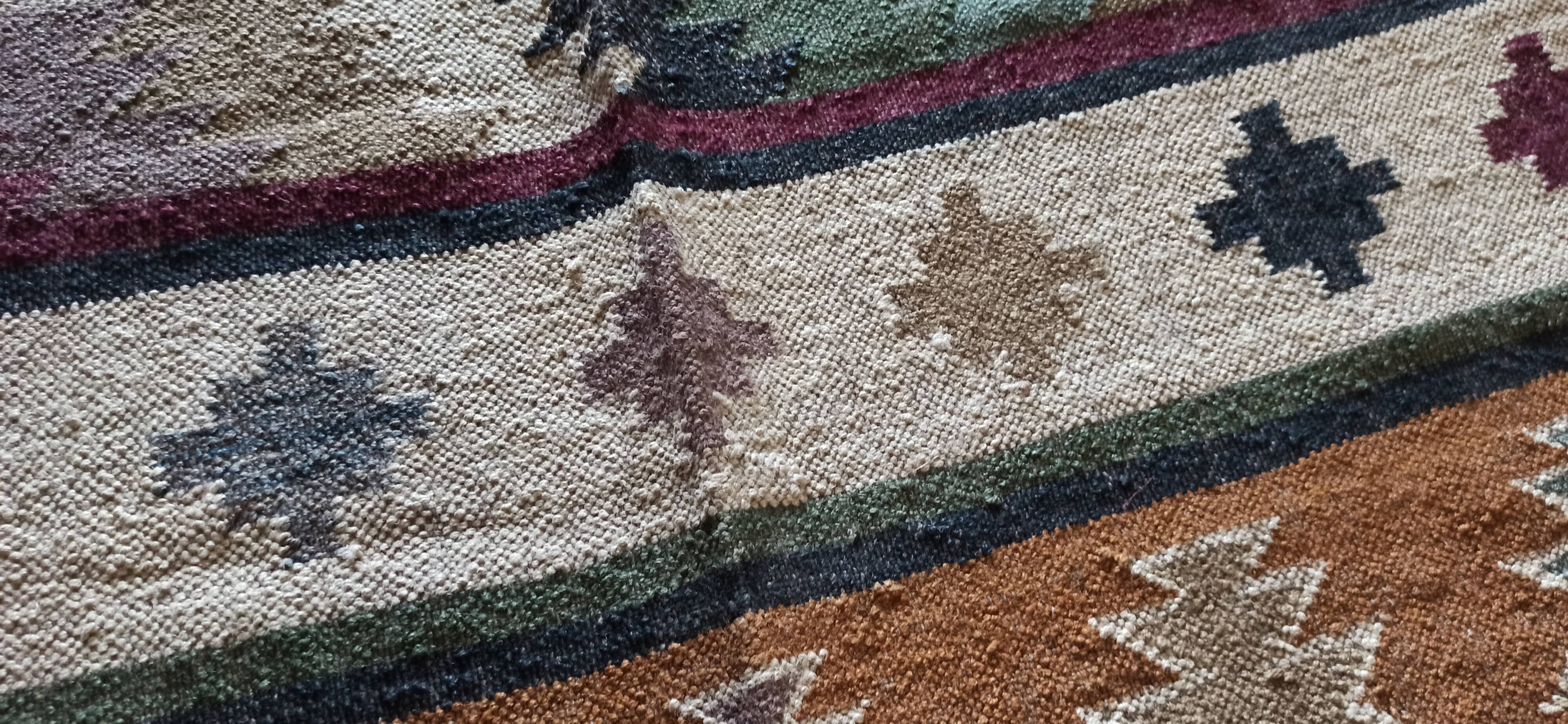 Tapis kilim en toile de jute et coton. 120cm x 190cm