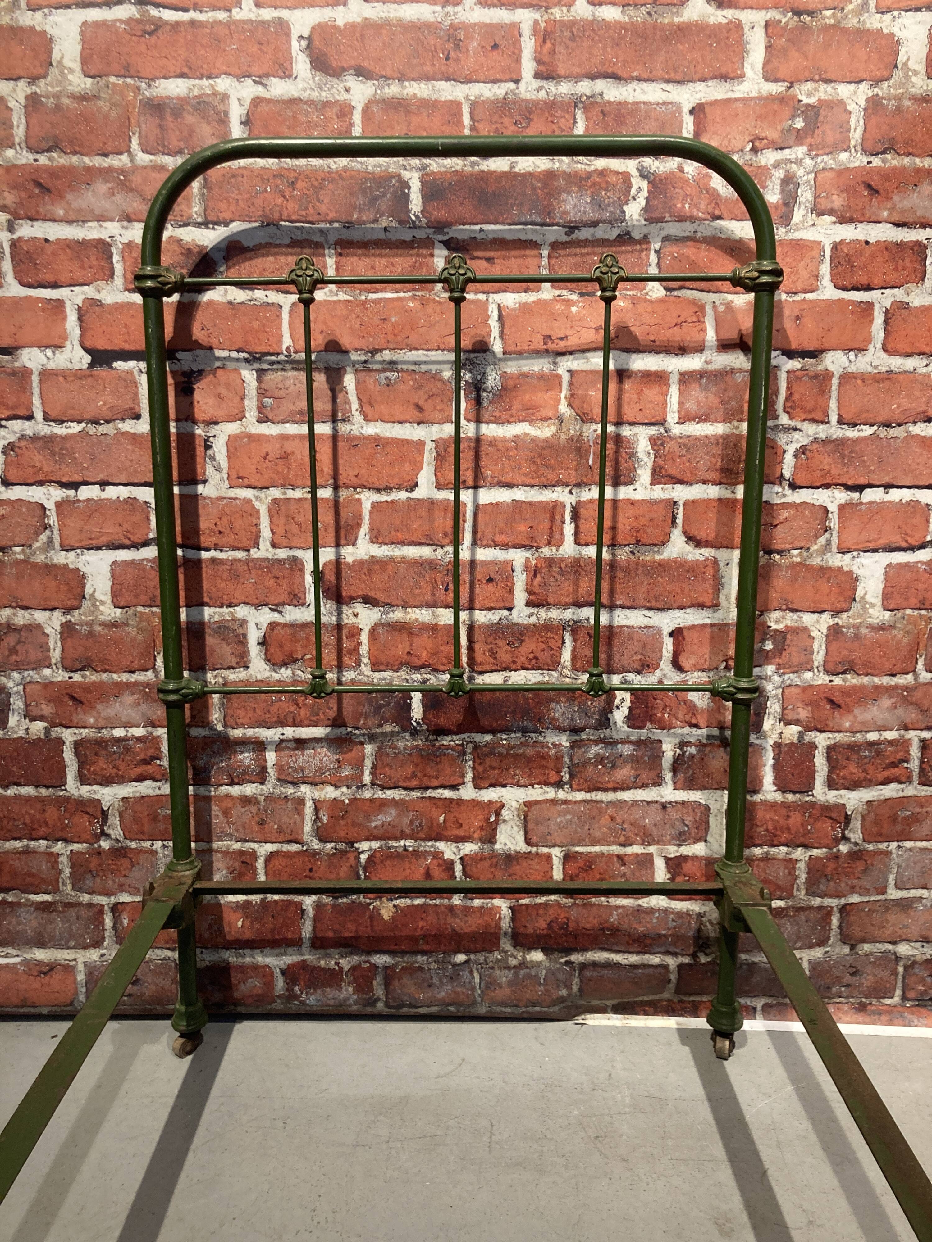 Green metal bed, 1 place