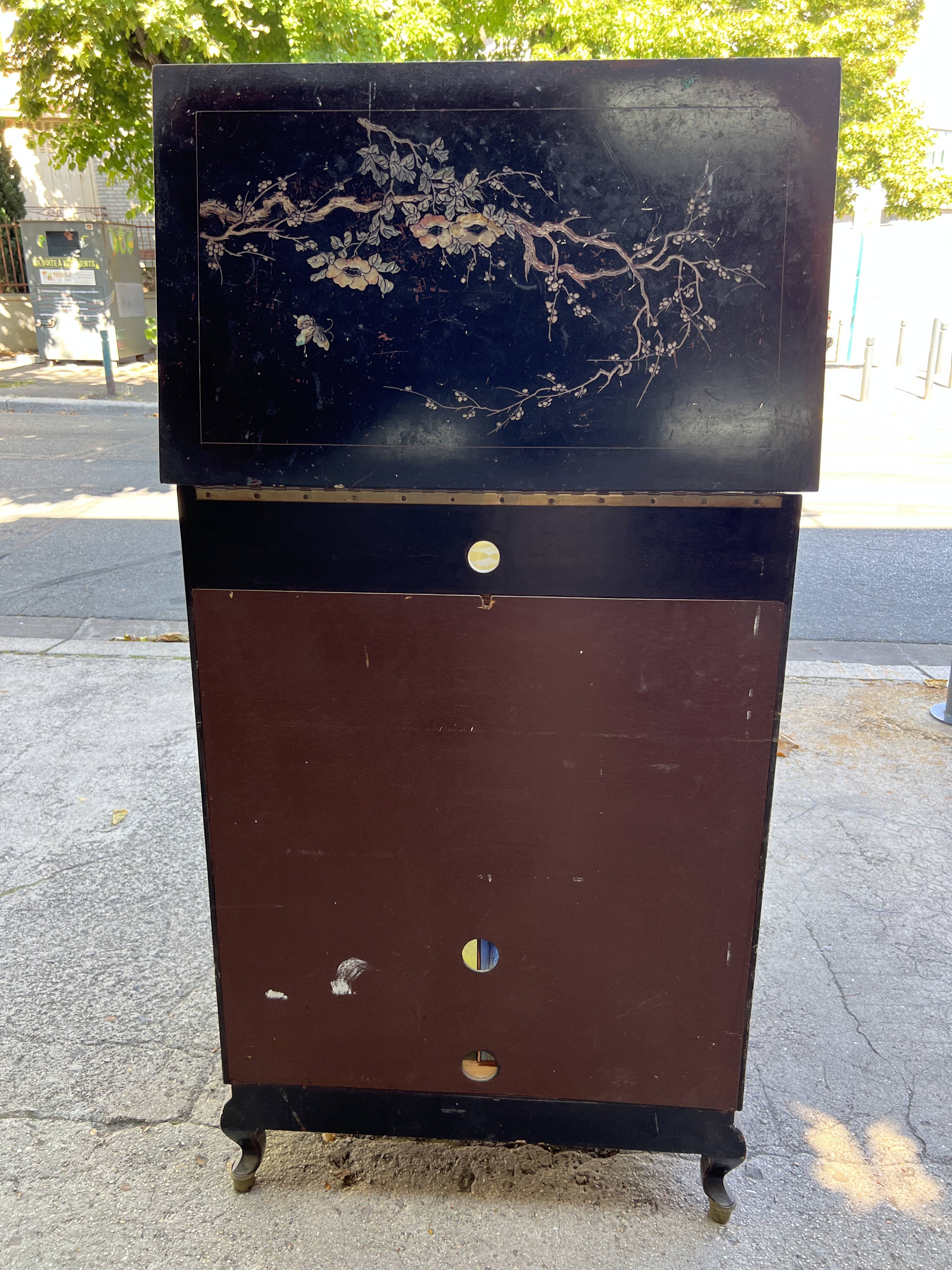 Asian turntable/vinyl cabinet in lacquered wood