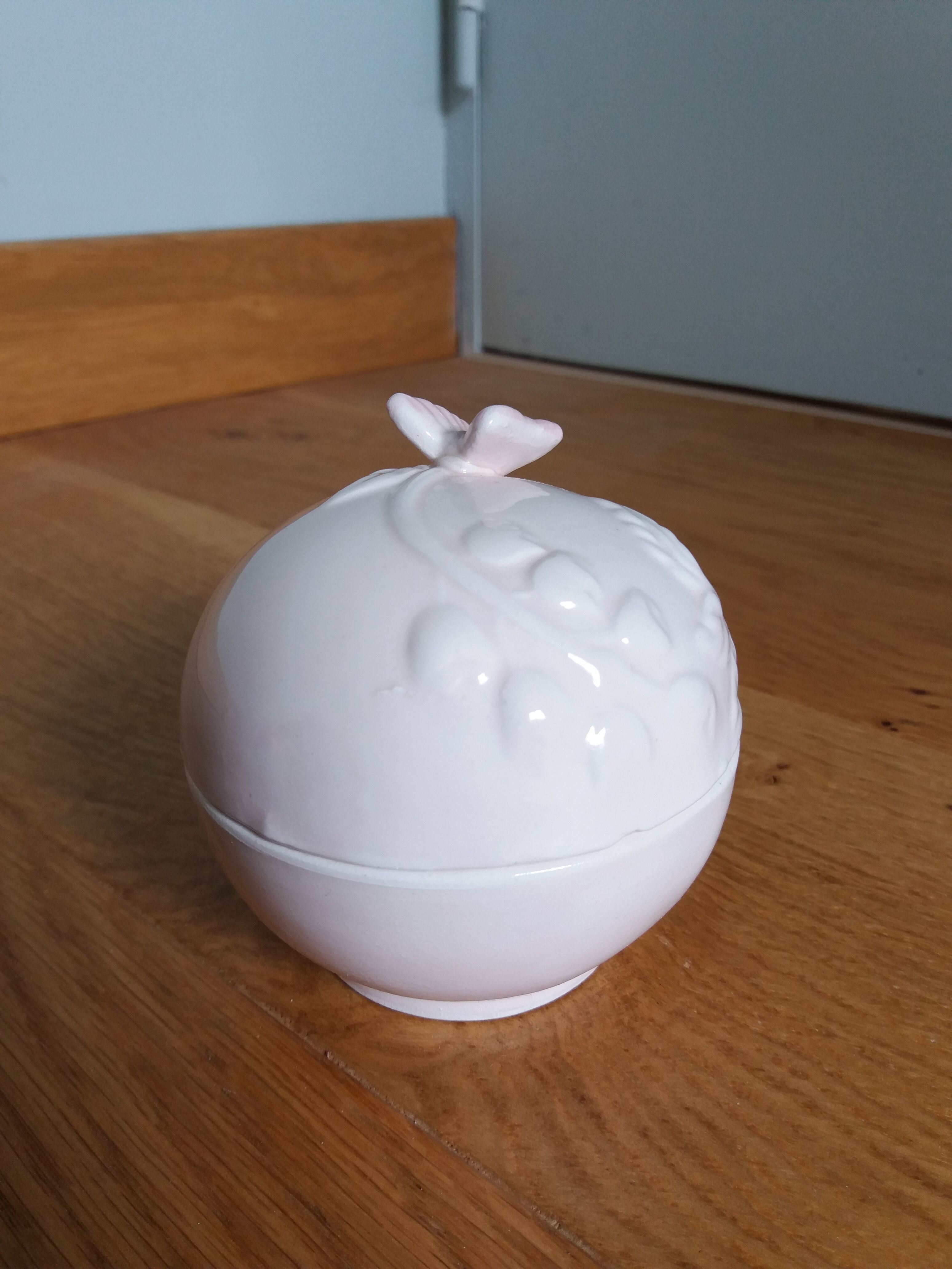 Spherical box in pink ceramic Willemse