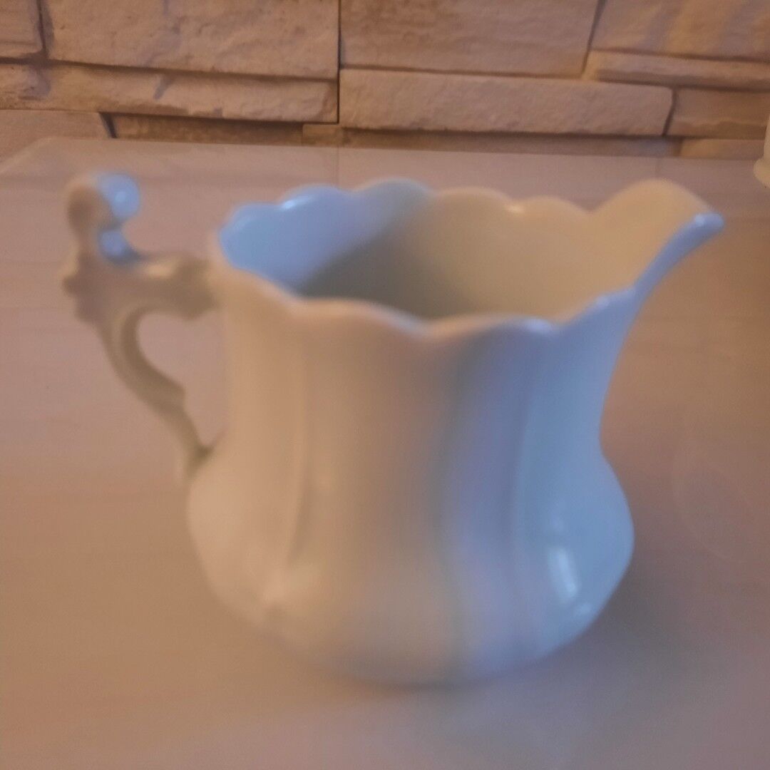 Elegant strawberry display Giraud Limoges 28 x 23 with its sugar bowl and jar of cream