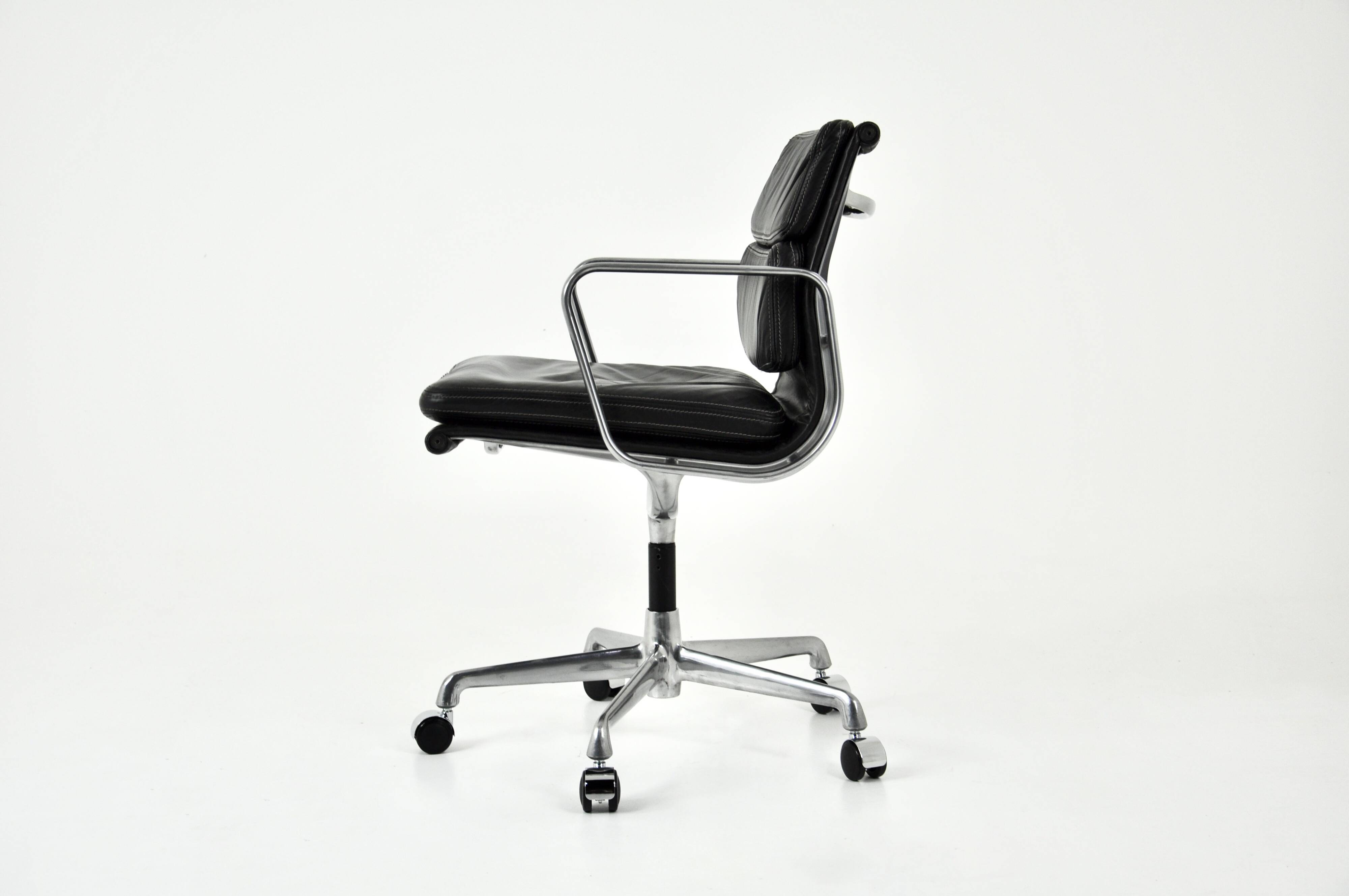 Office chair by Charles and Ray Eames for ICF, 1970s