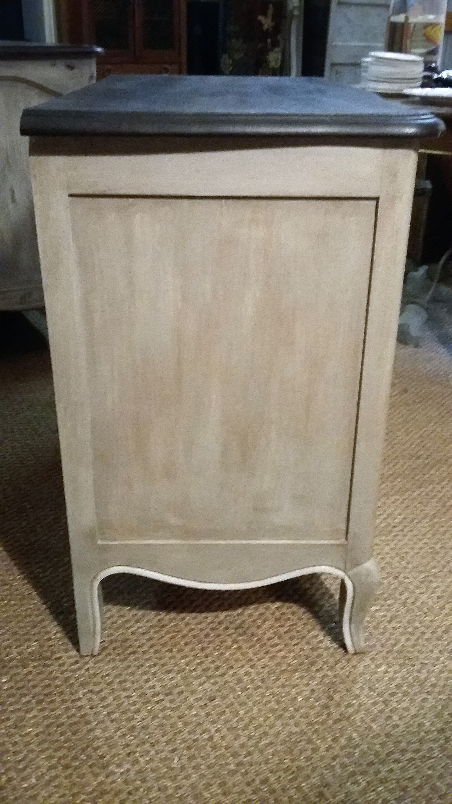 Commode style Louis XV patinée