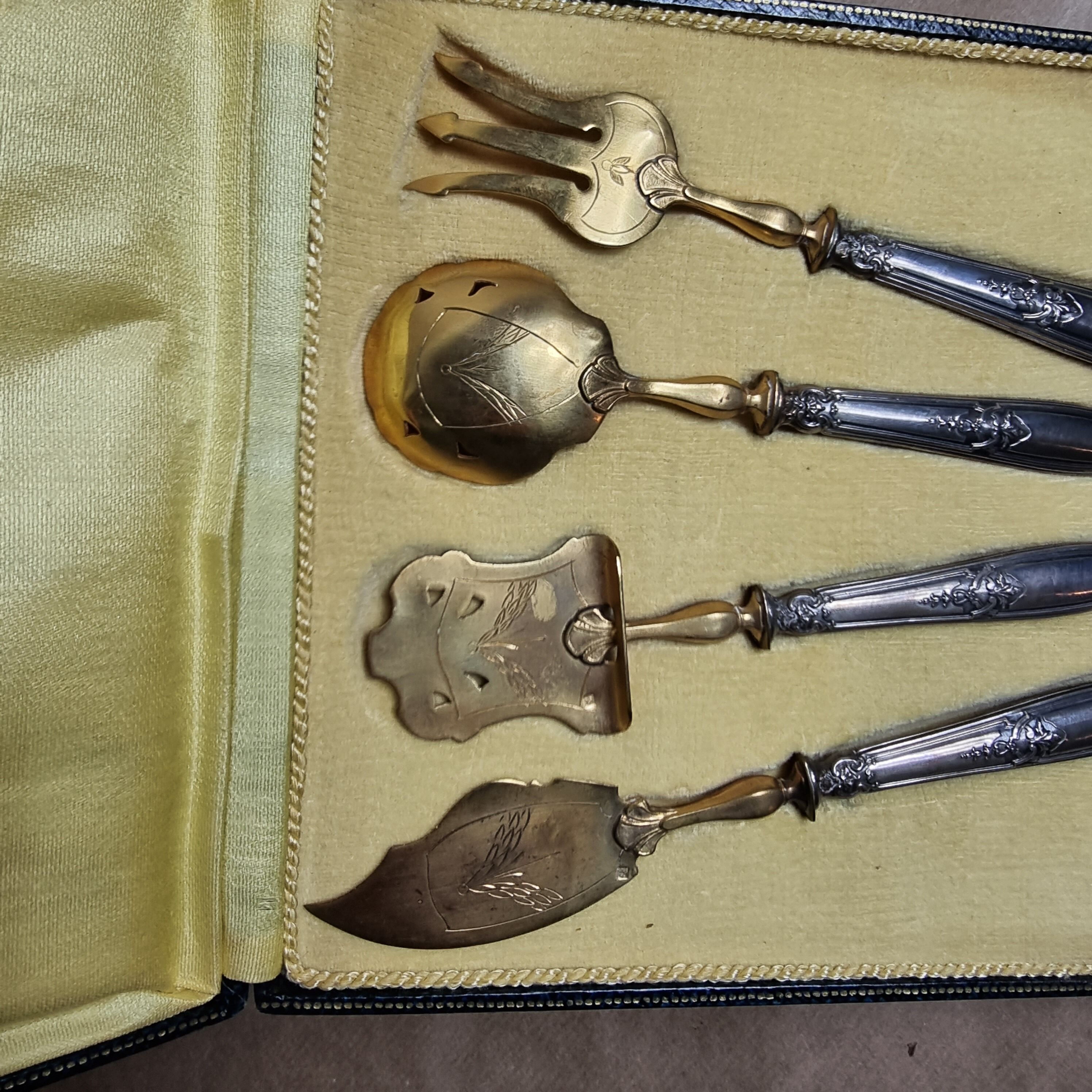 Set of cutlery with silver vermeil
