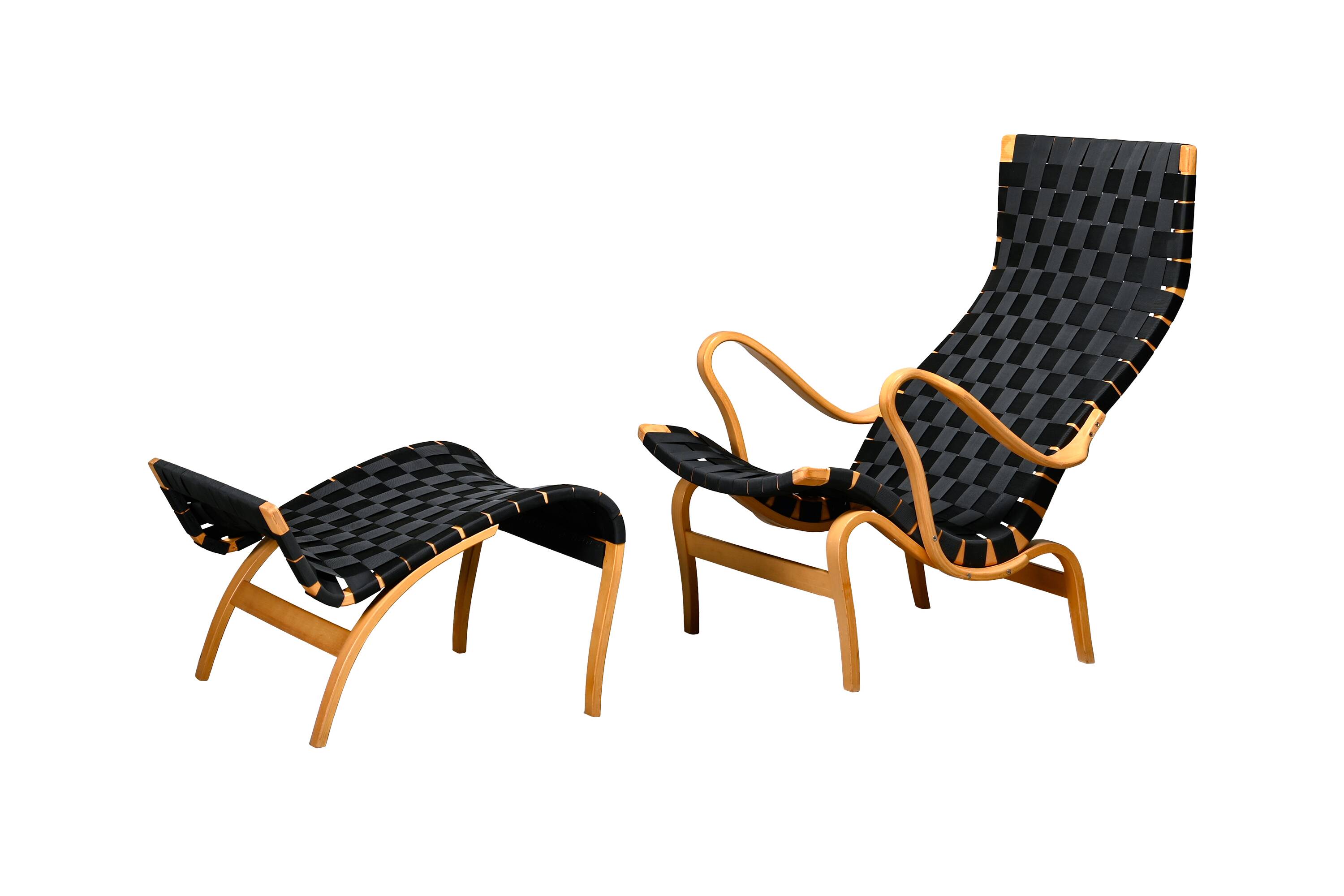 Fauteuil et pouf Bruno Mathsson Pernilla en bois de hêtre et sangles