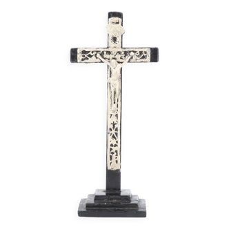 Crucifix à poser noir et gris en bois, années 30