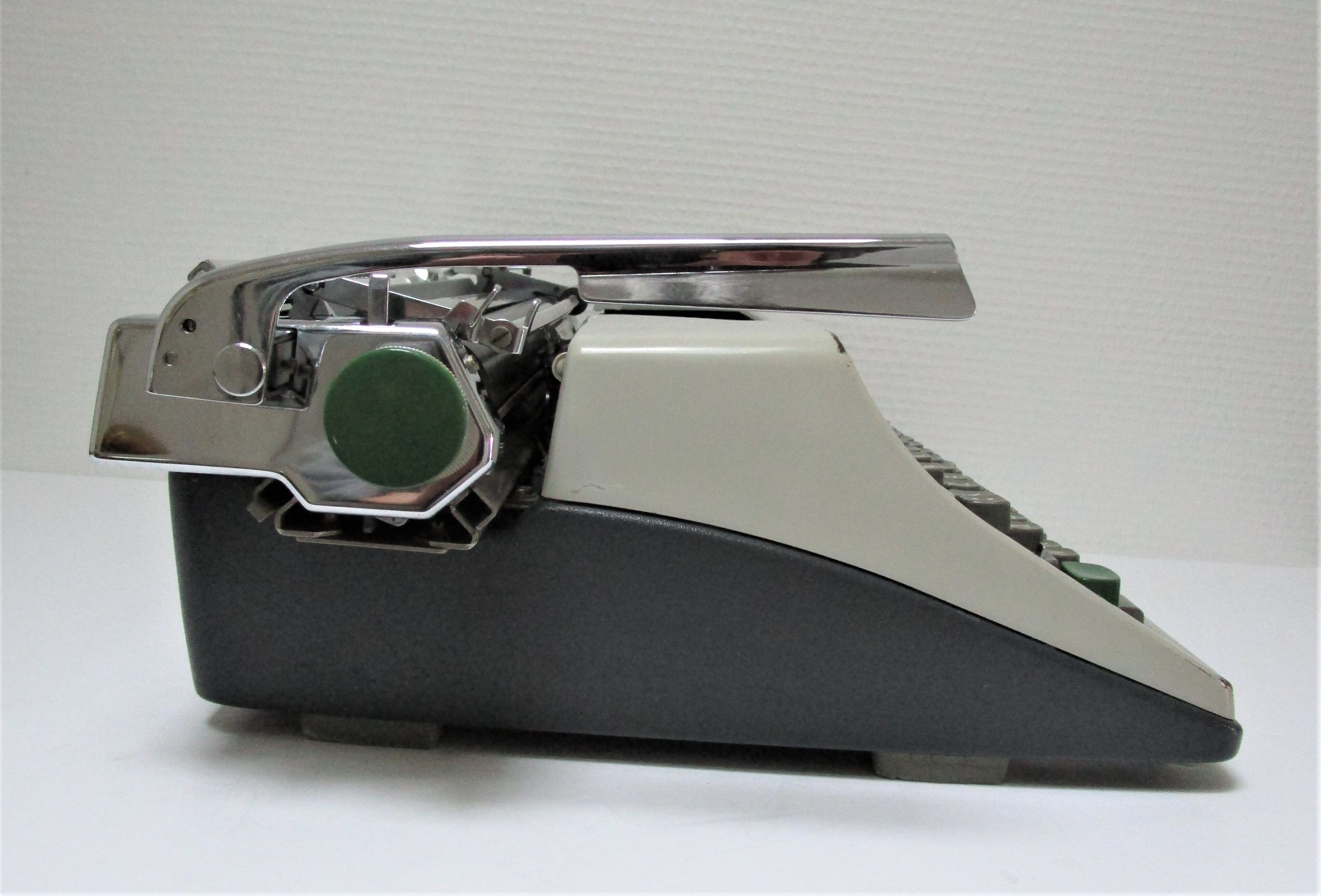 typewriter Olympia metal large cart A3 years 60