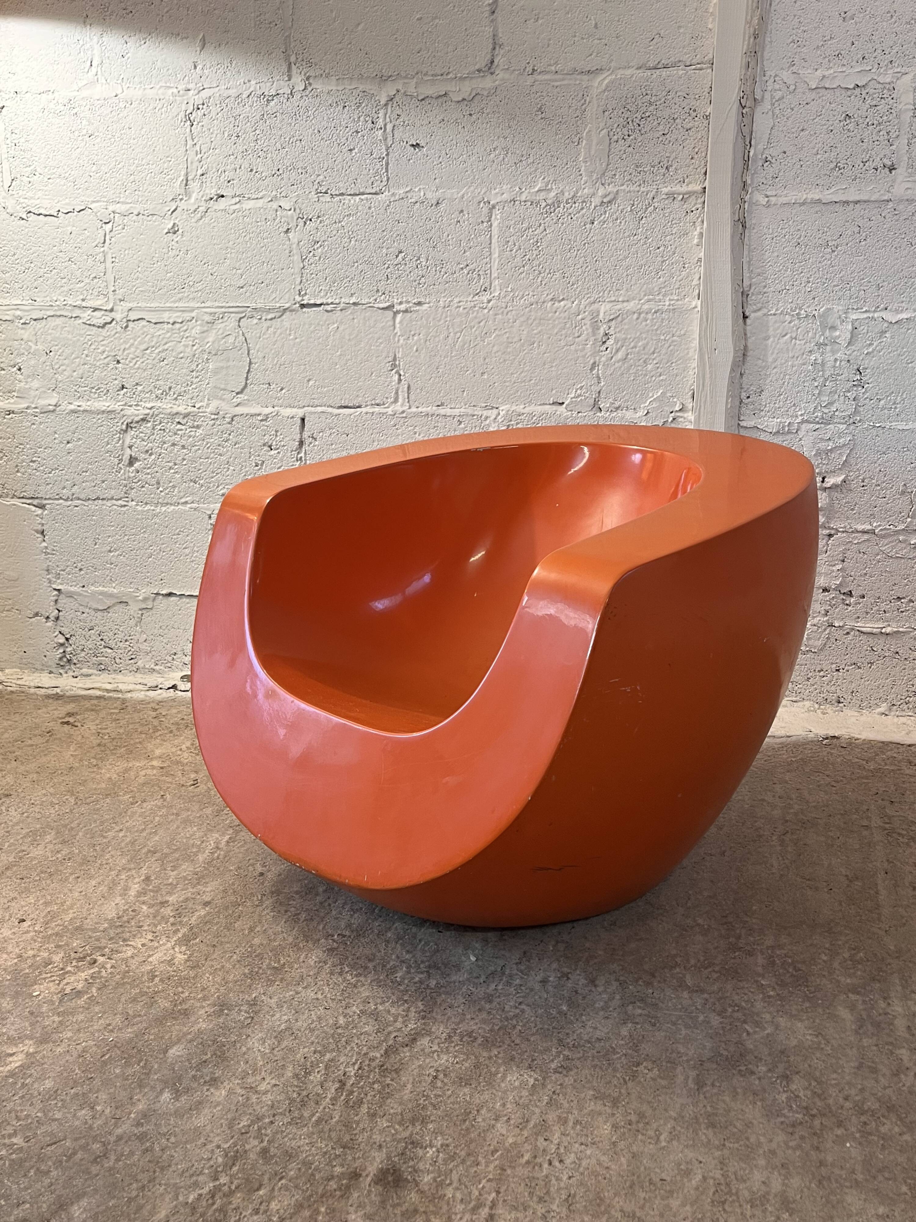 The Moon armchair, Mike To