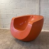 The Moon armchair, Mike To