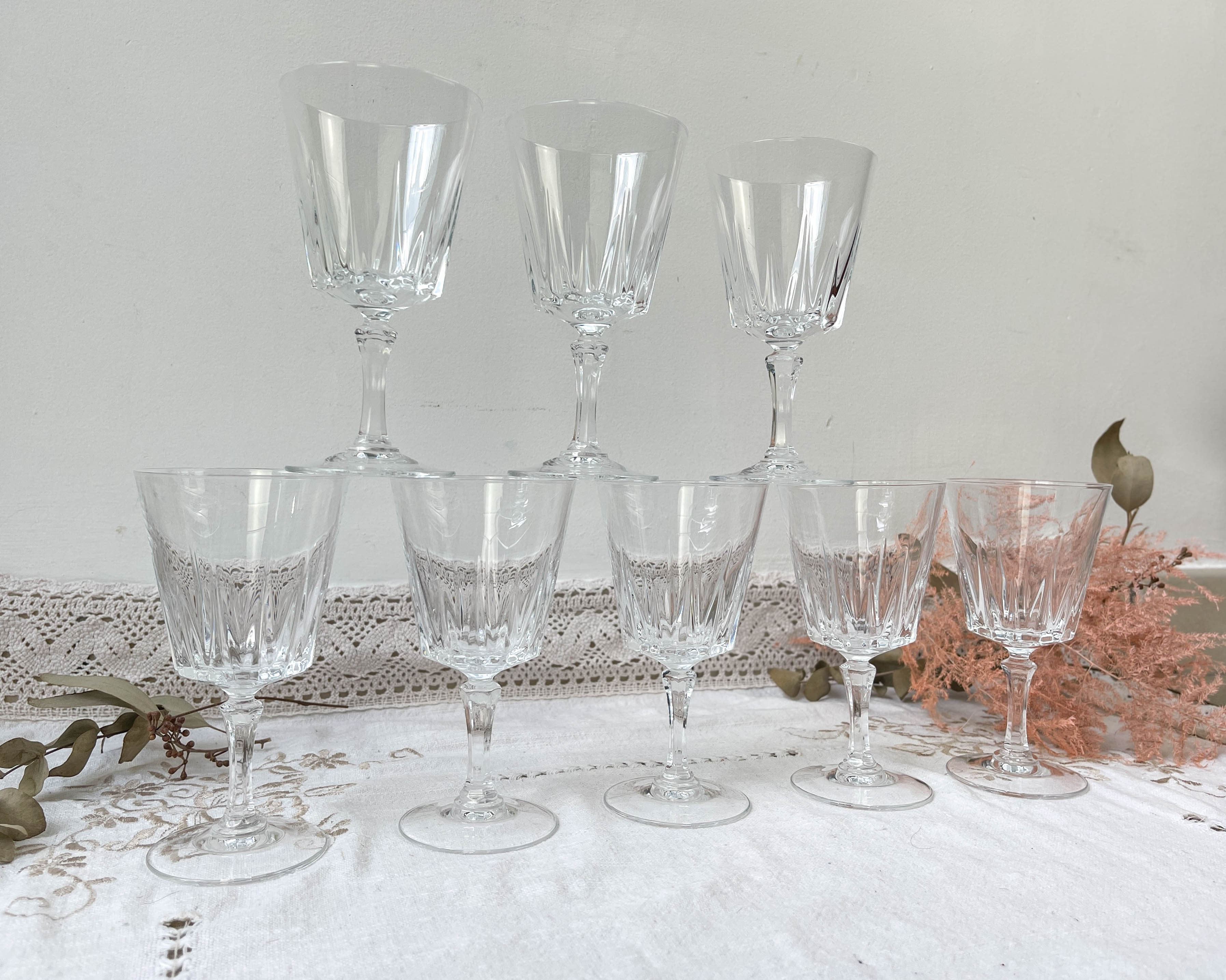 8 Crystal D'Arques red wine glasses model "VERSAILLES"