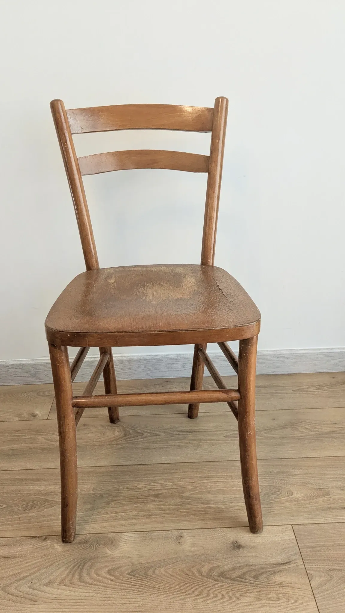 Vintage patina Luterma curved wood bistro chair – Antique